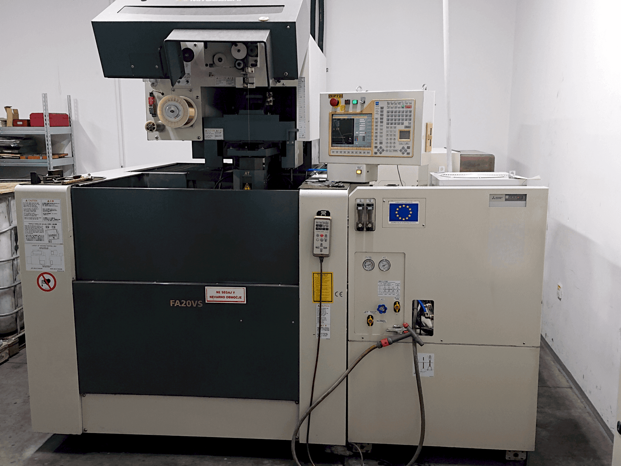 Вид станка Mitsubishi Electric FA20-VS  спереди