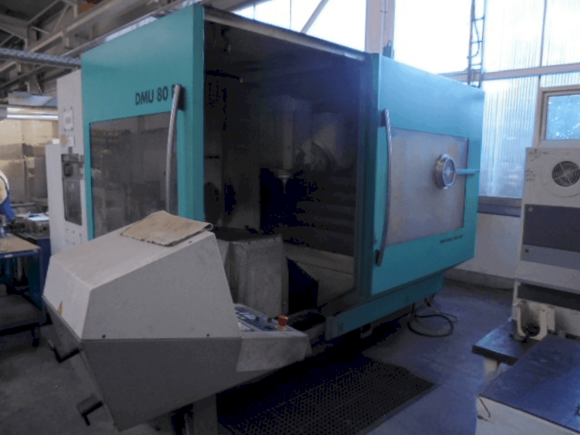 Вид станка DECKEL MAHO DMU 80P спереди