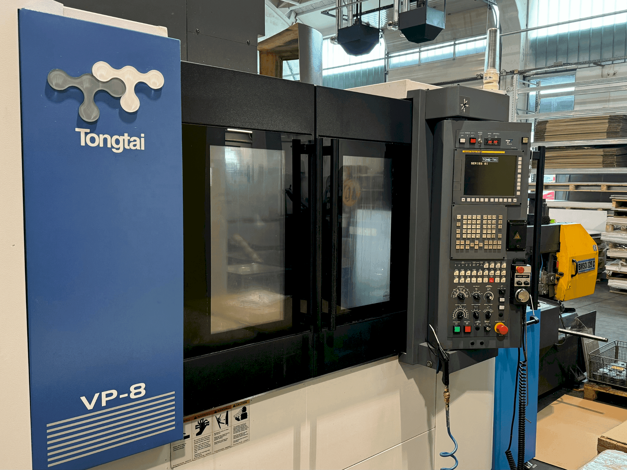Вид станка Tongtai VP-8 спереди