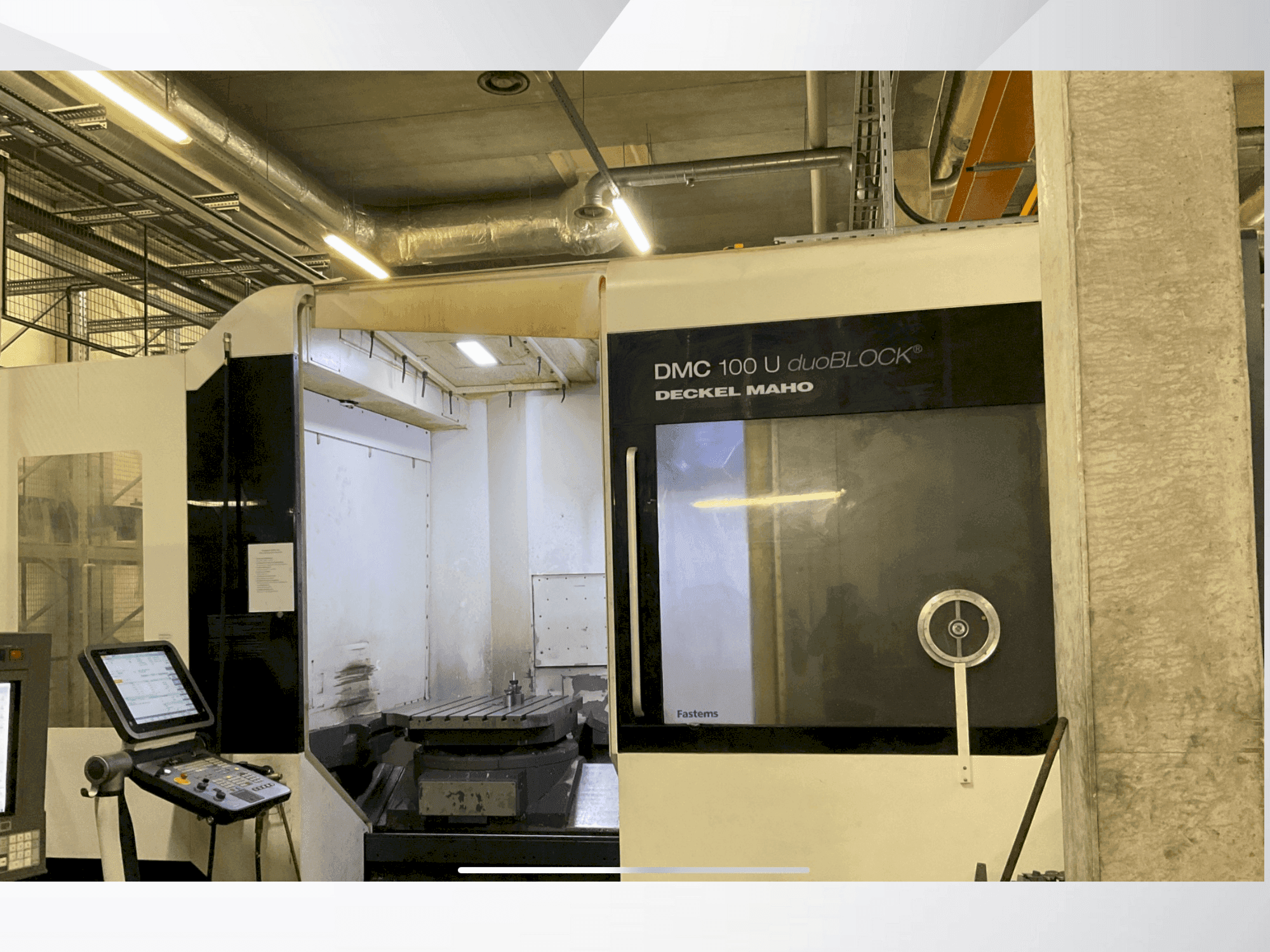 Вид станка DMG DECKEL MAHO DMC 100U duoBLOCK  спереди