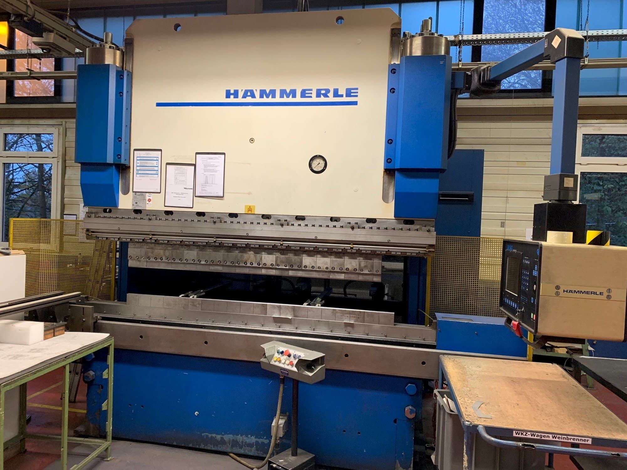 Вид станка HAMMERLE AP 200 2600 Serie 3 спереди