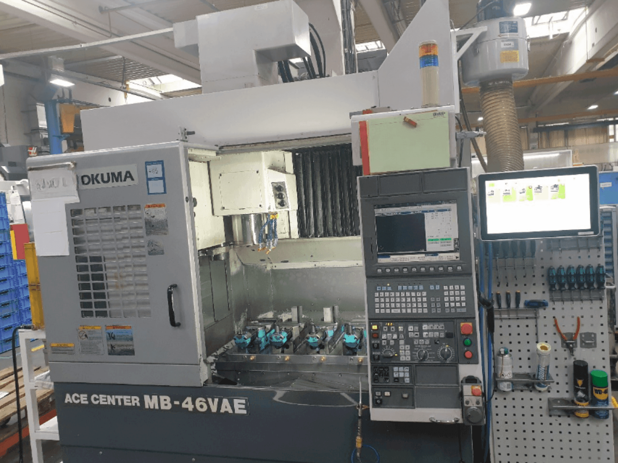 Вид станка Okuma MB-46VAE спереди