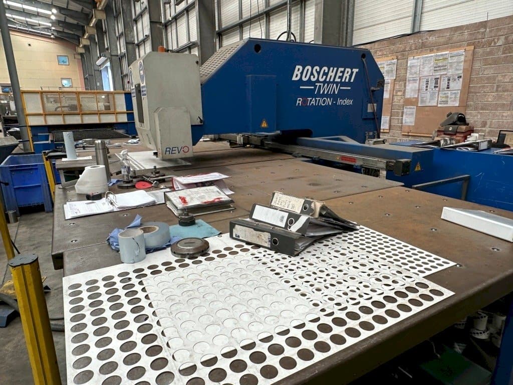 Вид станка Boschert Twin 1000 Inde спереди