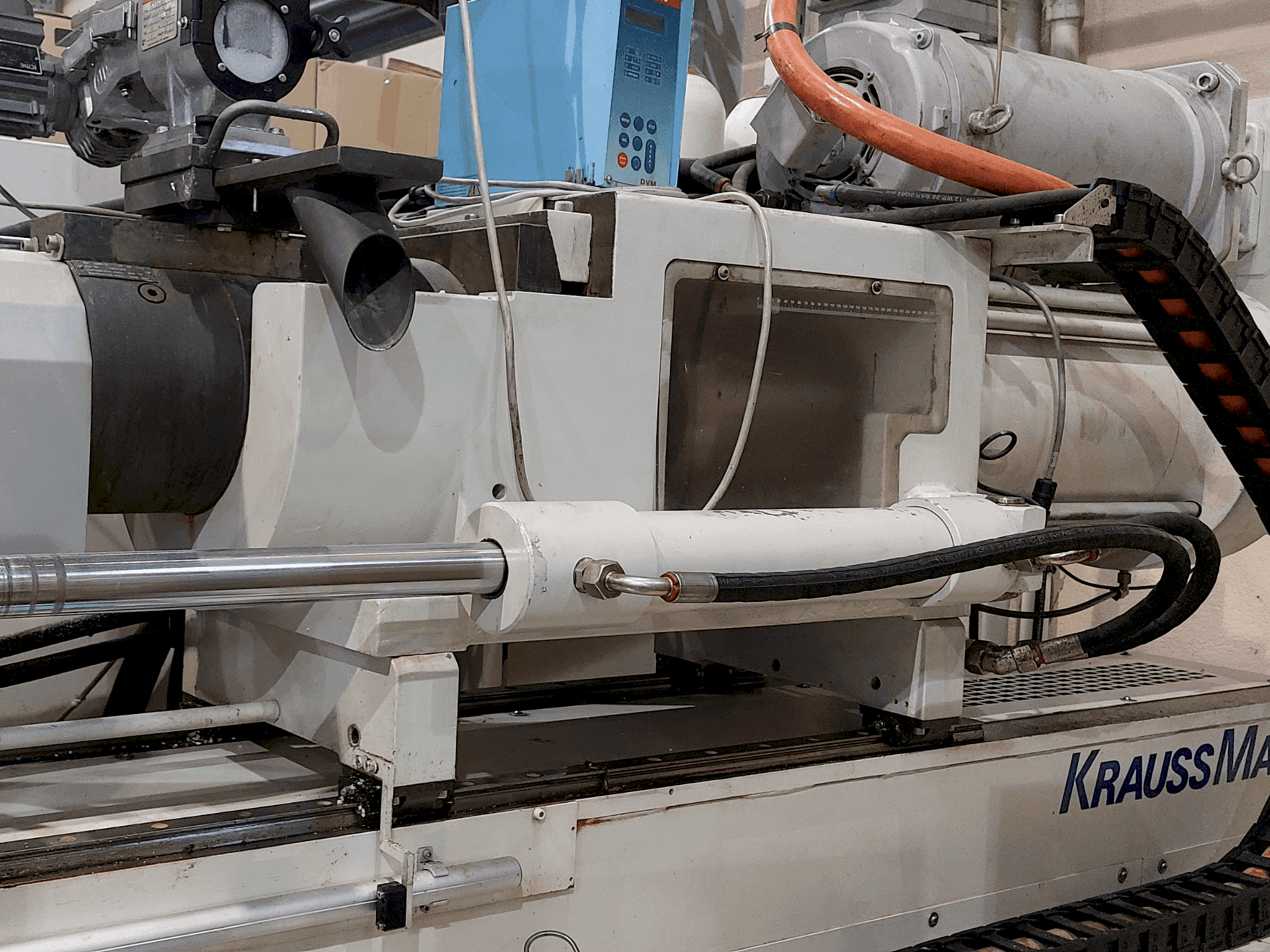 Вид станка Krauss Maffei 320-1900 C3  спереди