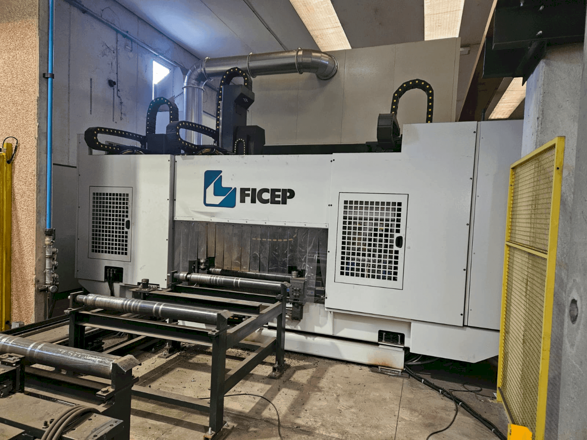 Вид станка FICEP VALIANT 1004 VLFRC  спереди