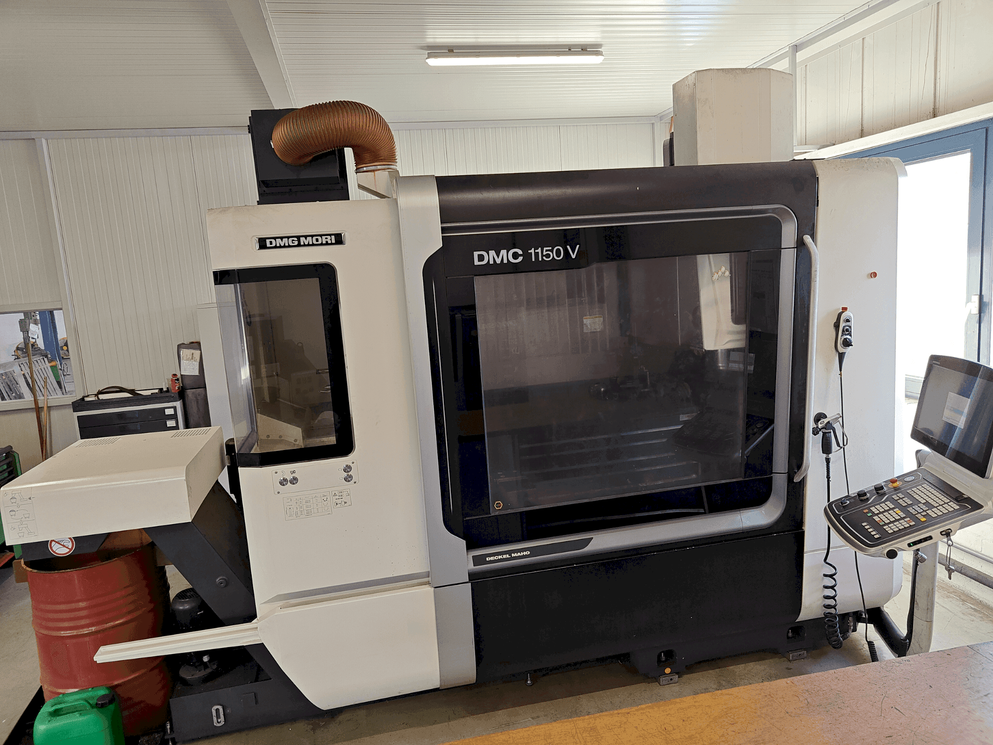 Вид станка DMG MORI DMC 1150 V спереди