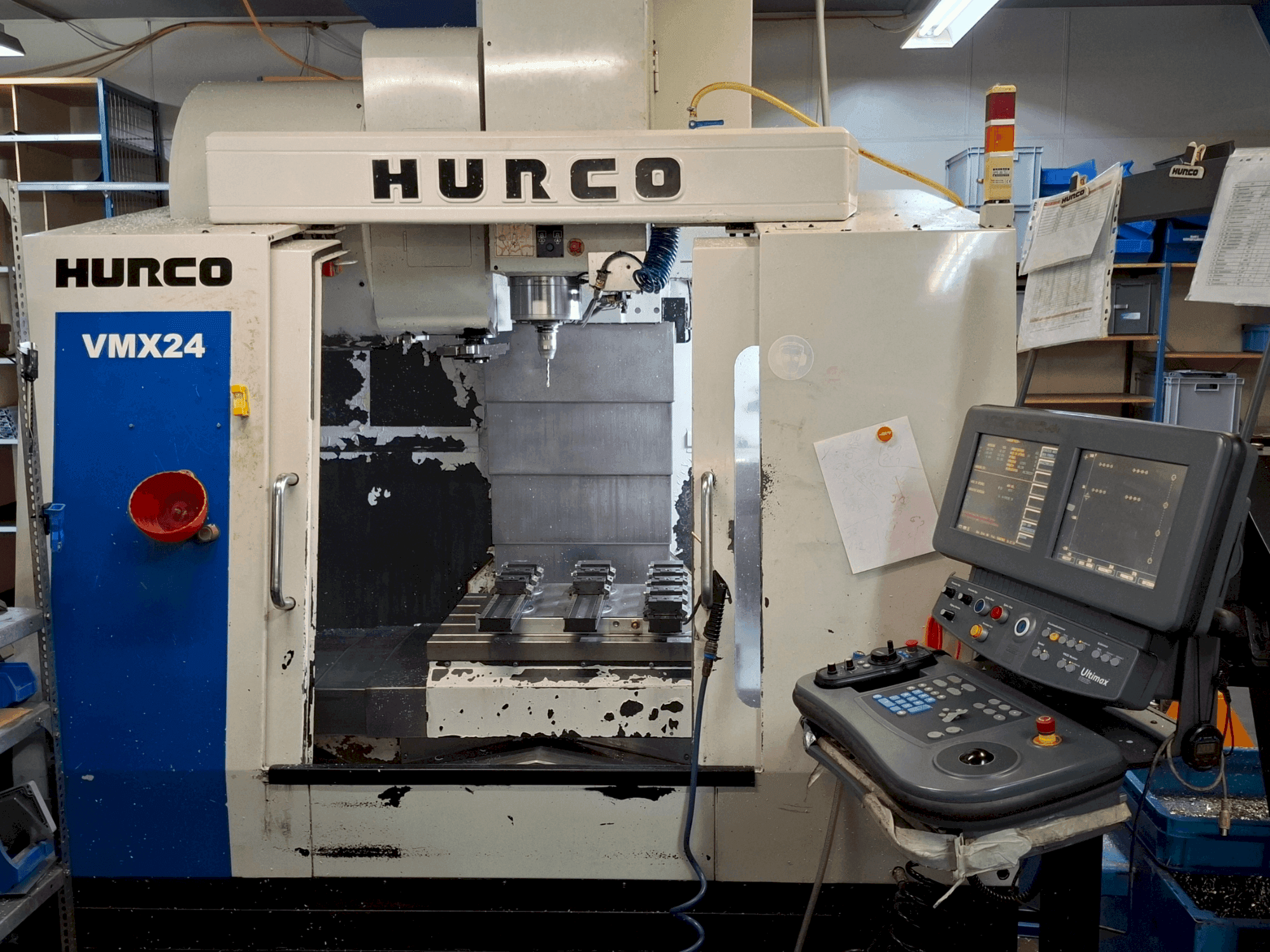 Вид станка Hurco VMX24 спереди