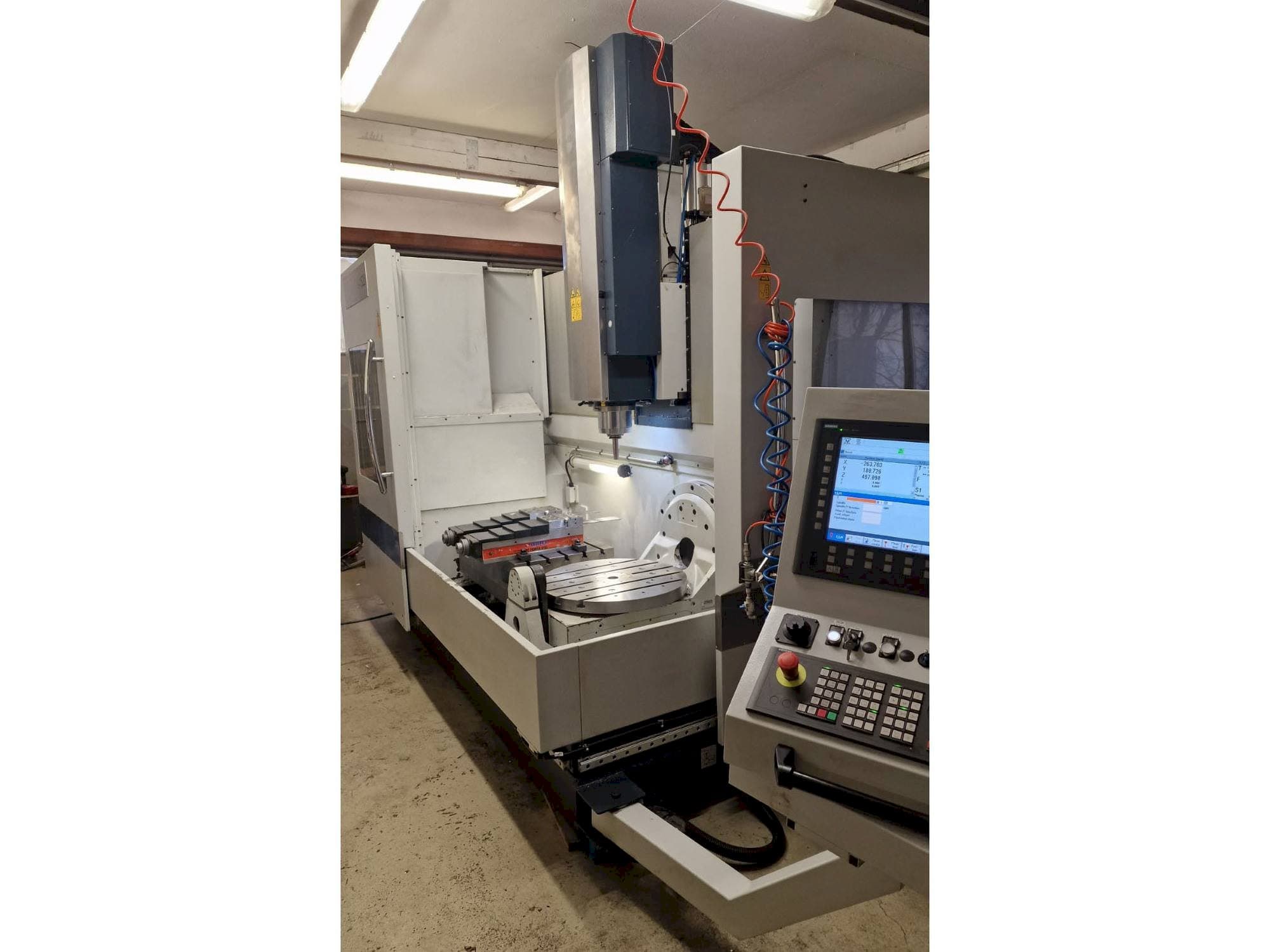 Вид станка SPINNER U5 1520 спереди