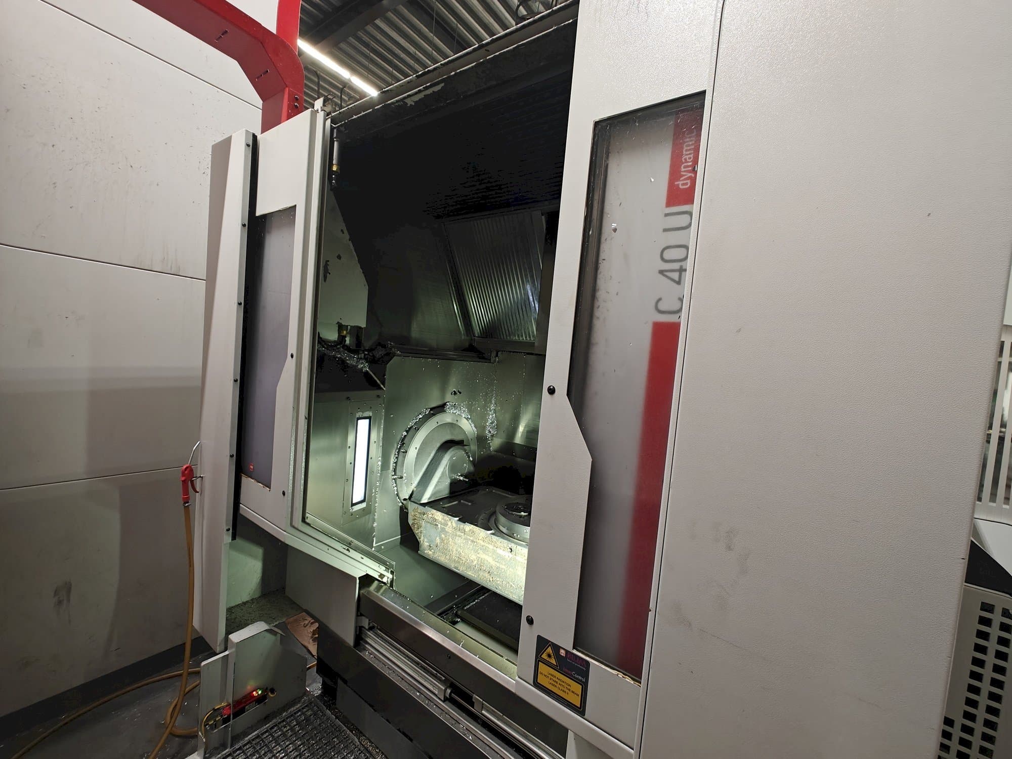 Вид станка HERMLE C 40 U  спереди