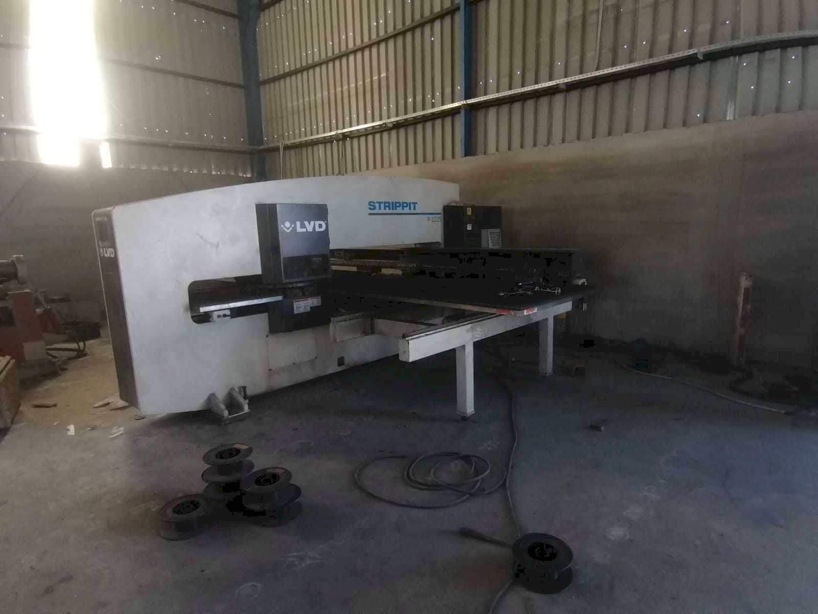 Вид станка LVD P-1225 спереди