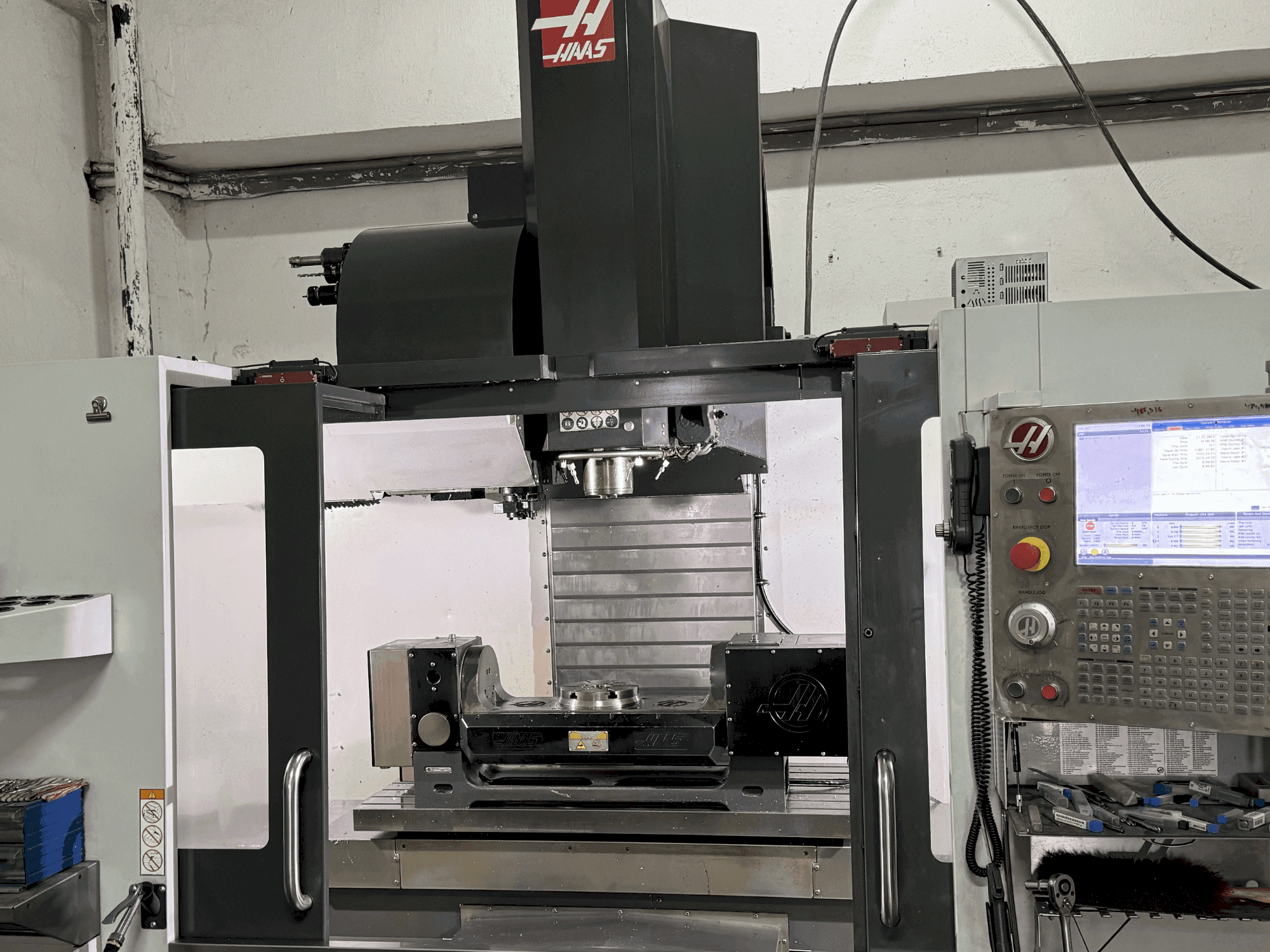 Вид станка HAAS VF-5/40TR  спереди