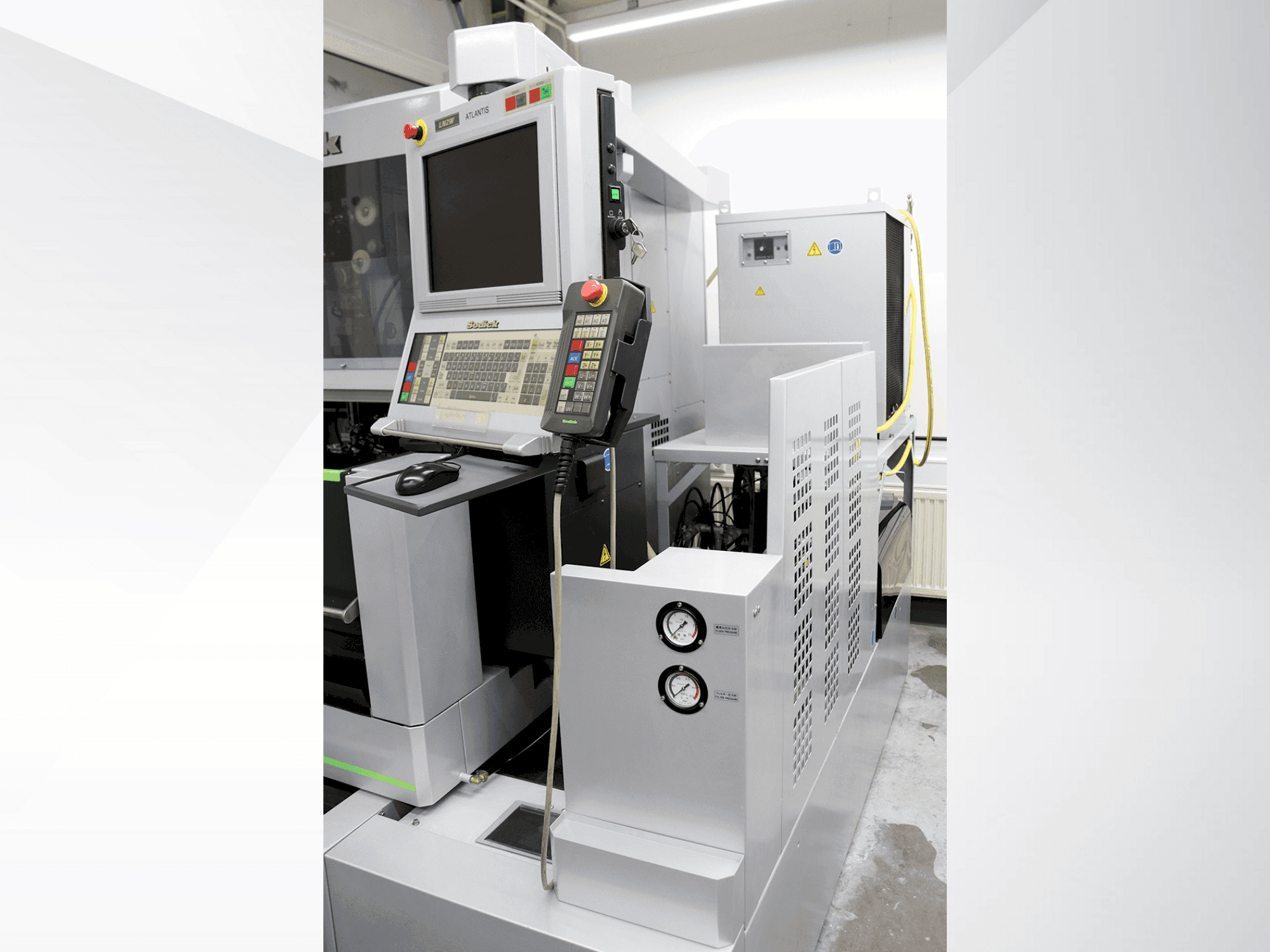 Вид станка Sodick VL400Q спереди