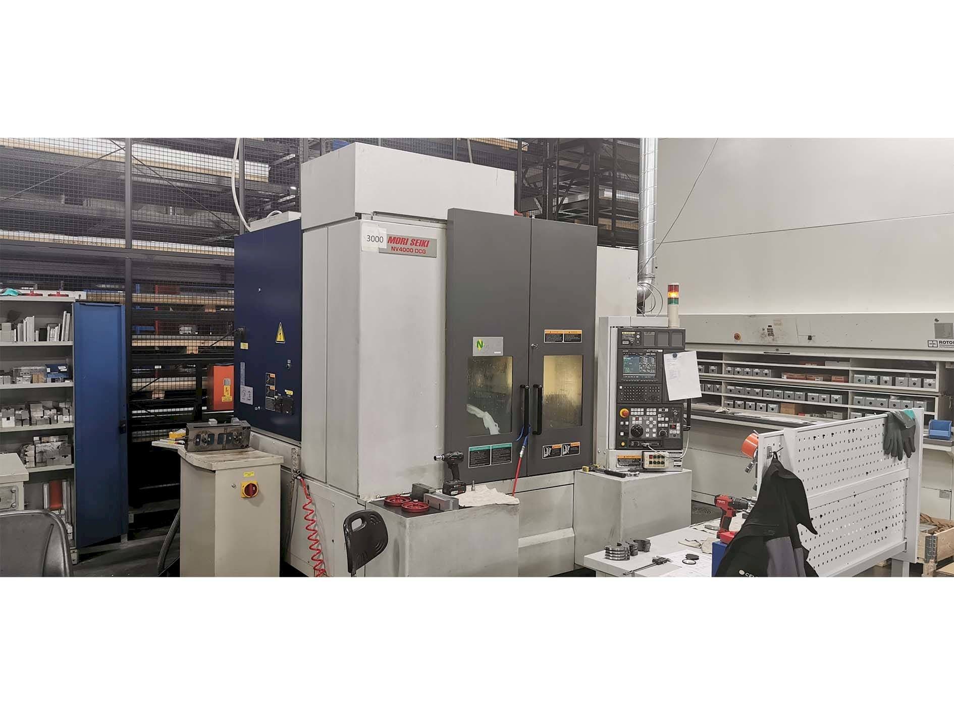 Вид станка MORI SEIKI NV4000 спереди