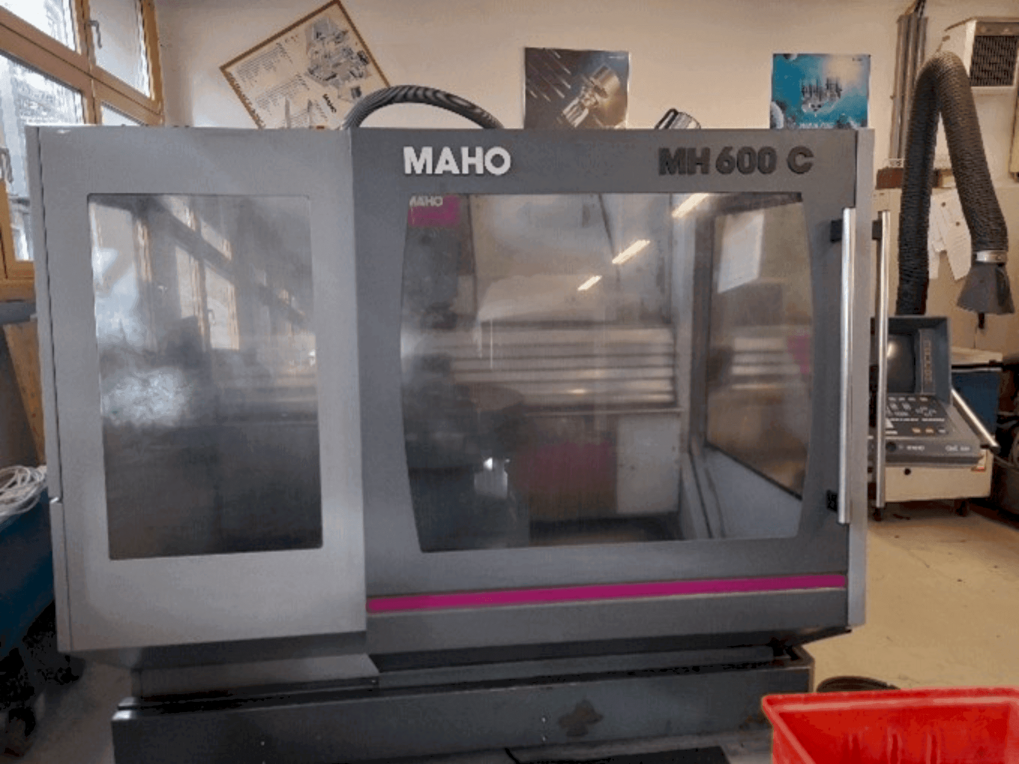 Вид станка MAHO MH 600 C спереди