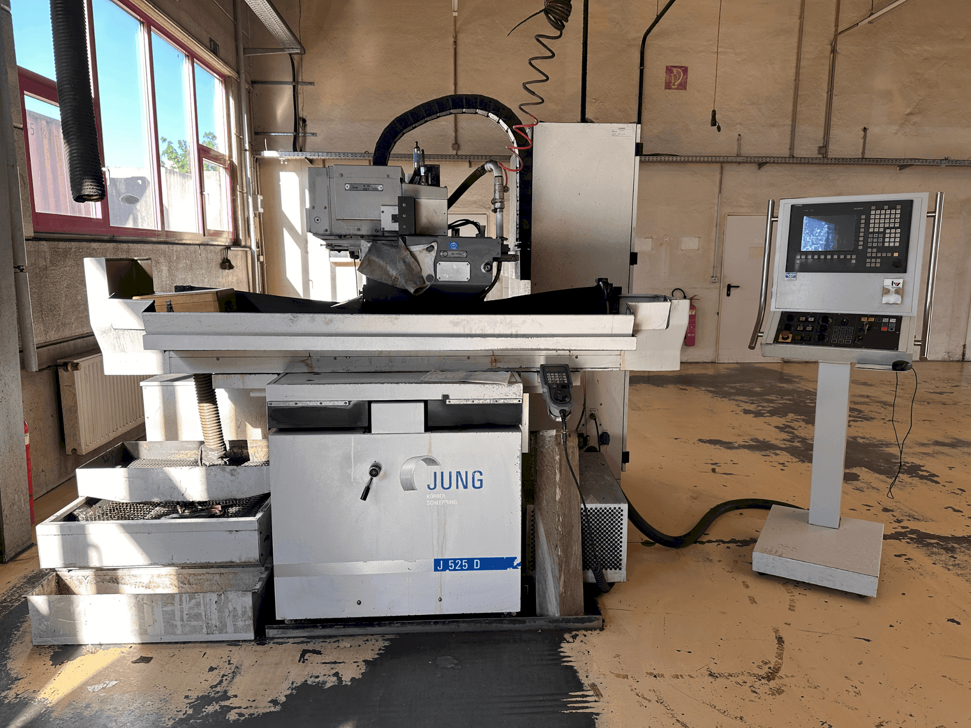 Вид станка JUNG J 525-D спереди