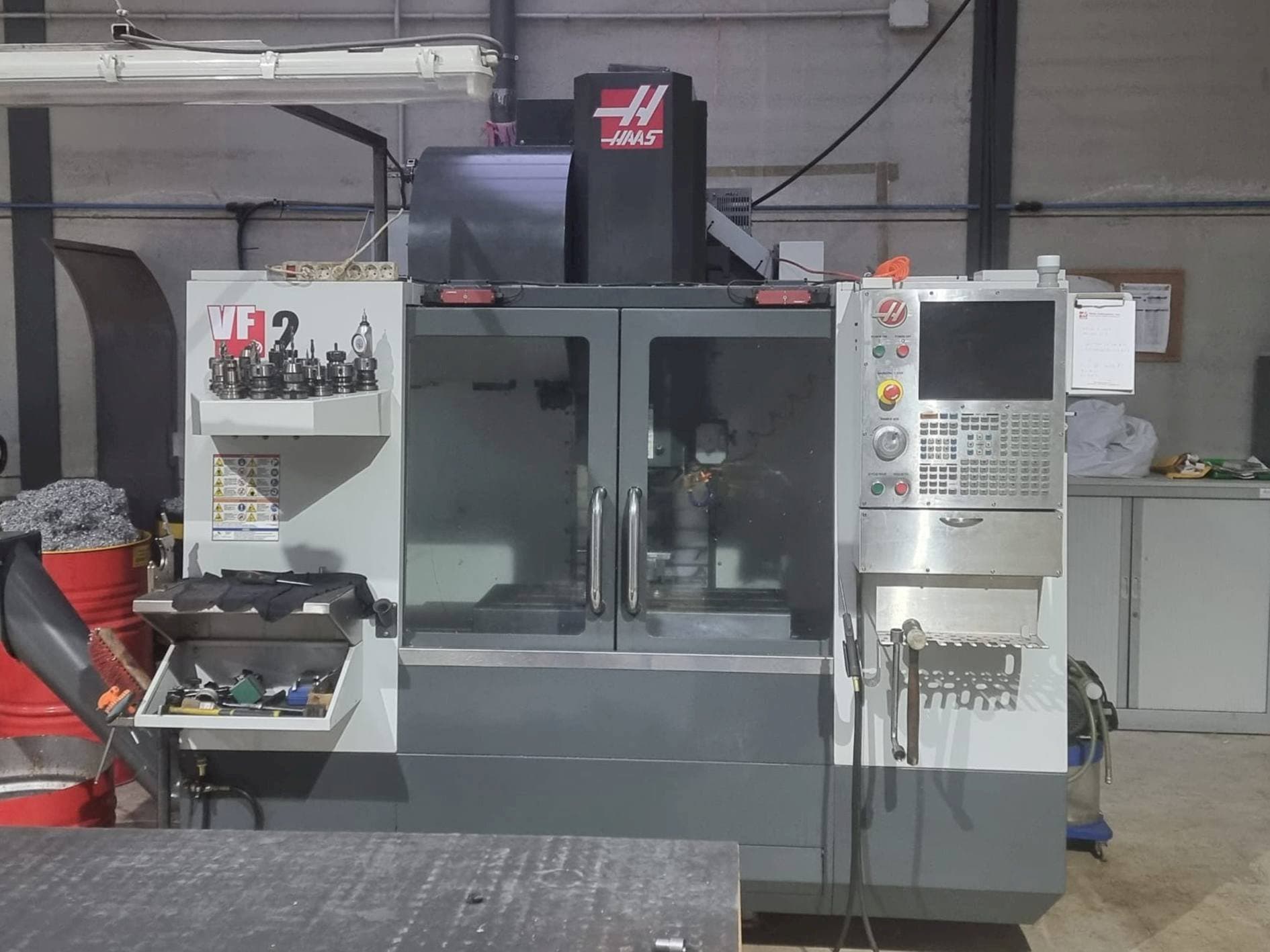 Вид станка HAAS VF-2 спереди