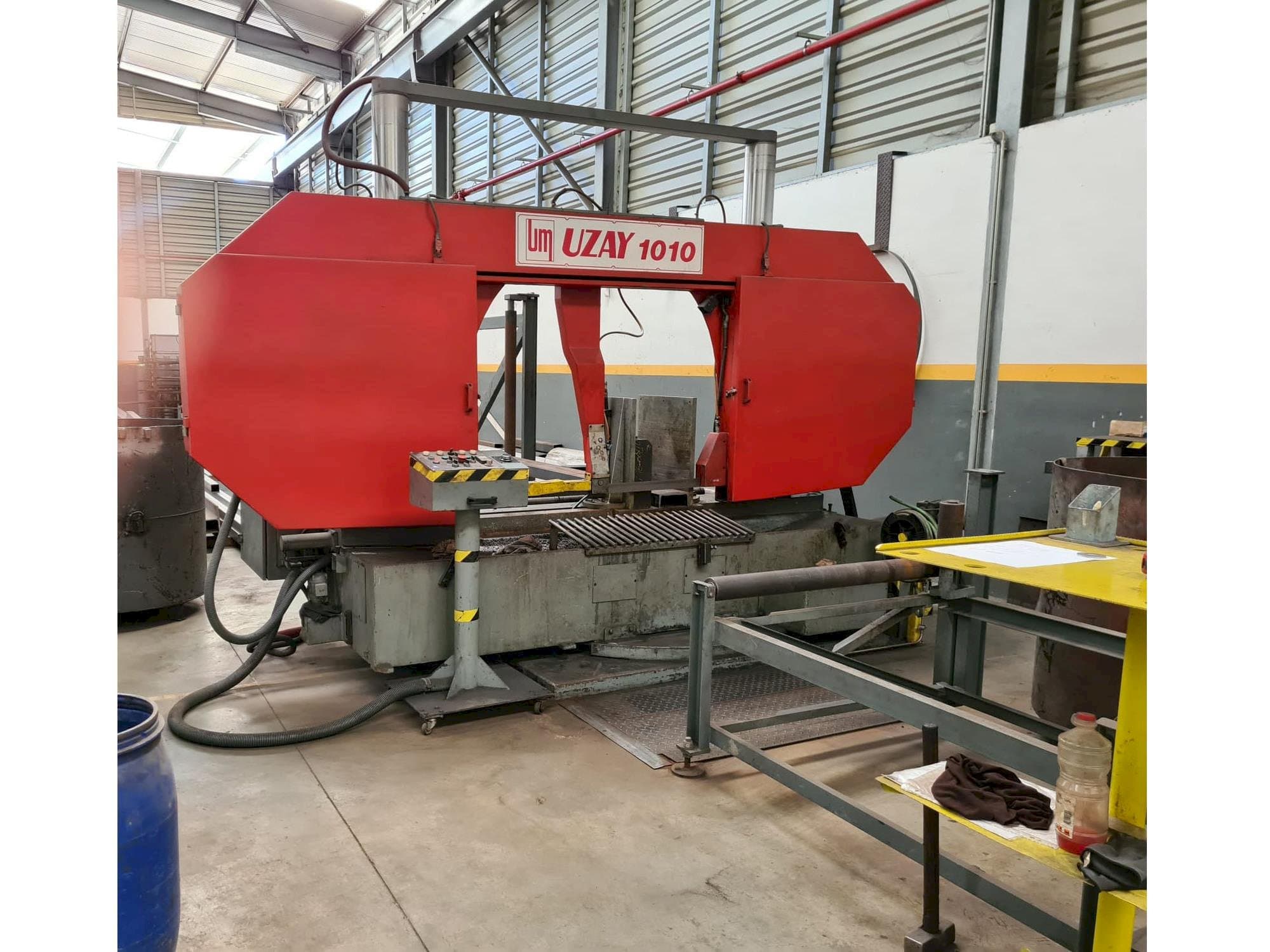 Вид станка UZAY MAKINA UMSY 1010 спереди