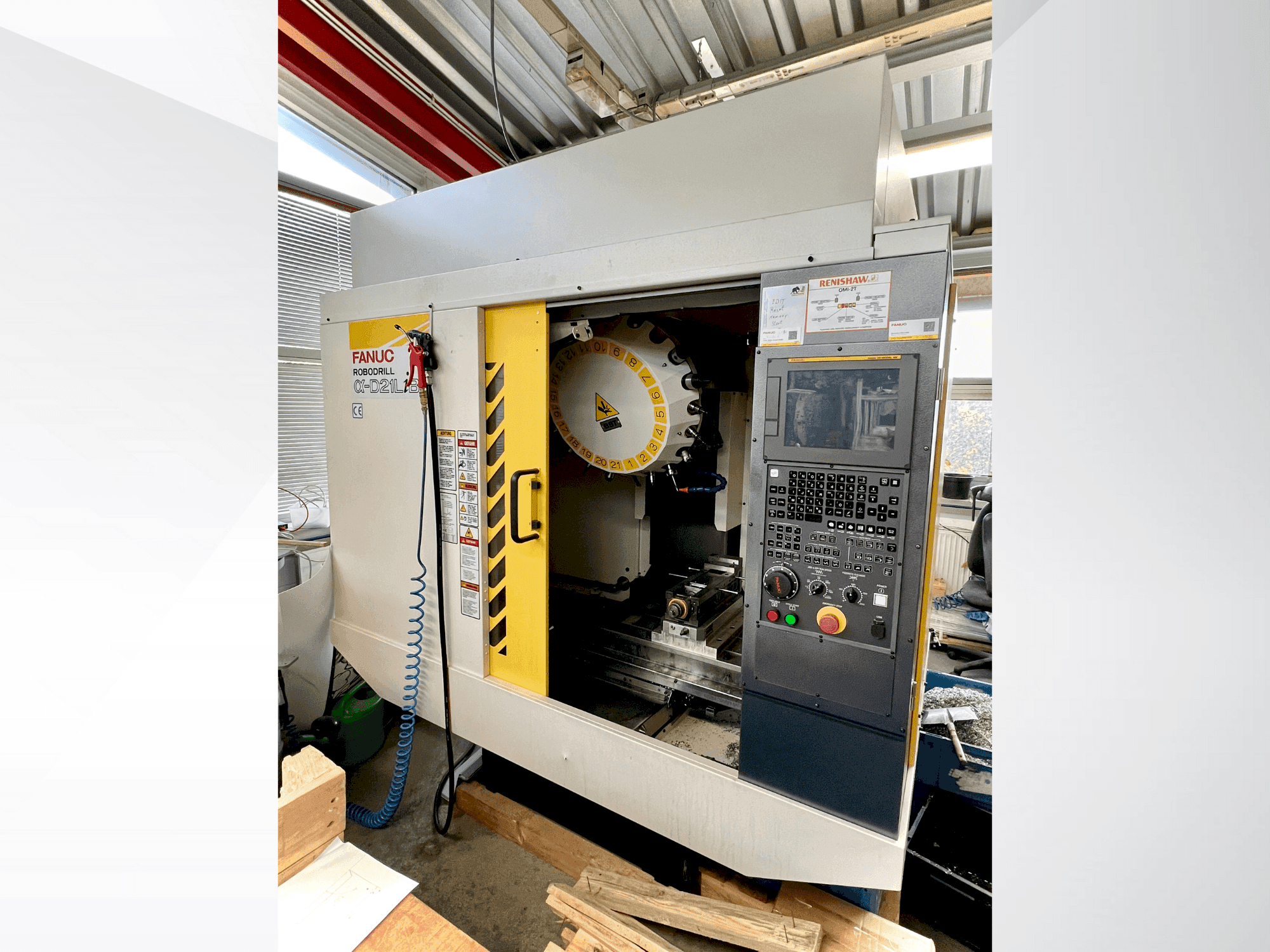 Вид станка FANUC ROBODRILL α-D21LiB5  спереди