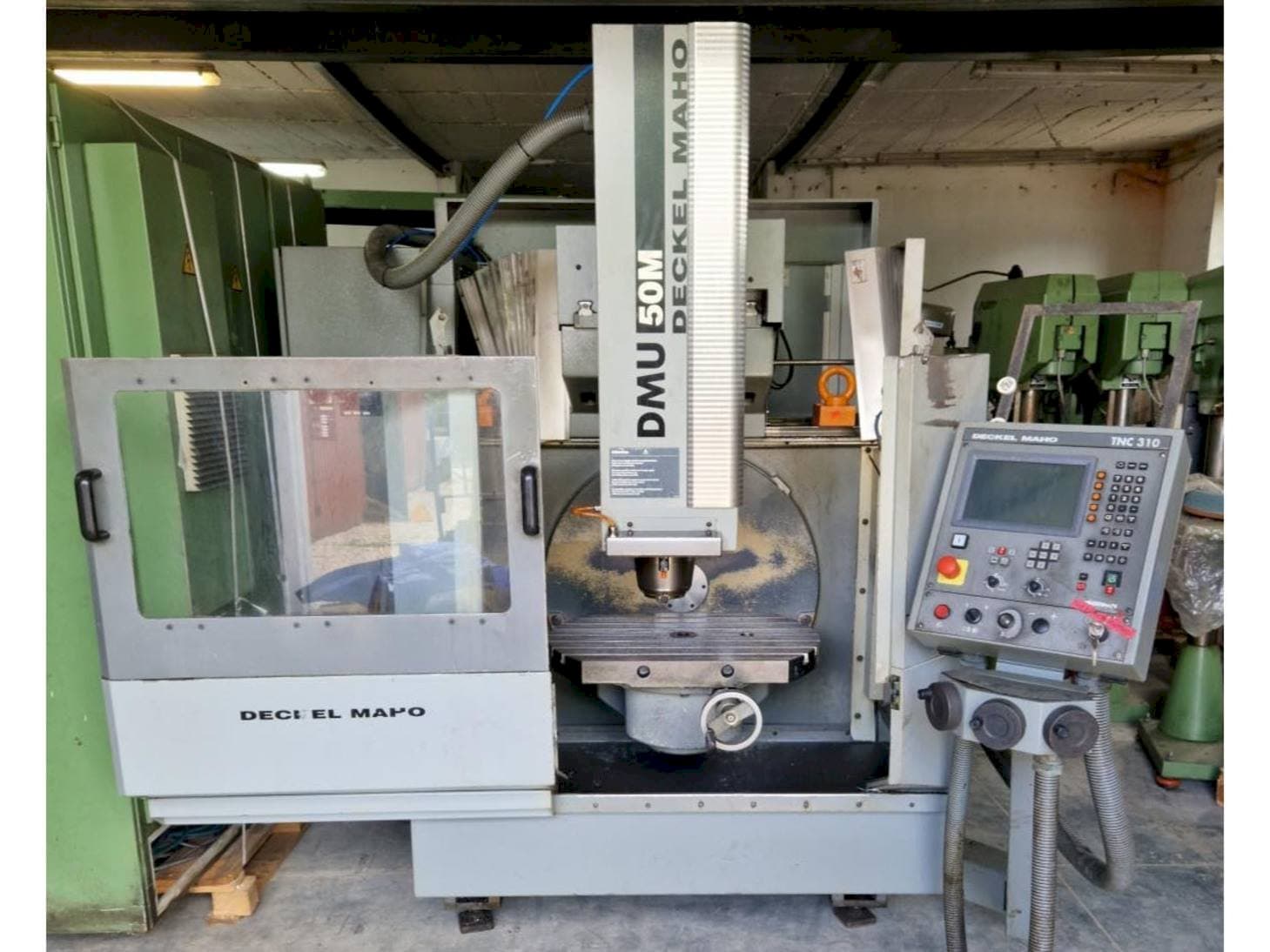 Вид станка DECKEL MAHO DMU 50M спереди
