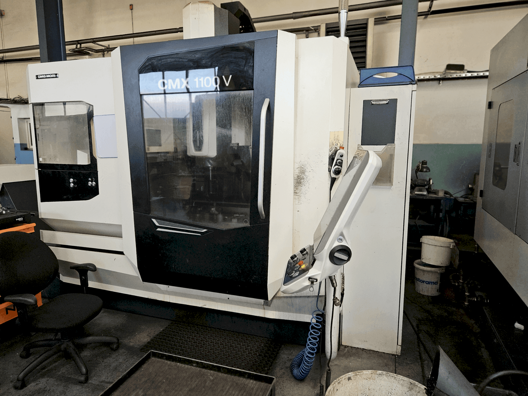 Вид станка DMG CMX 1100V  спереди
