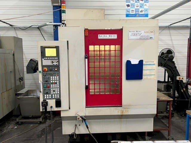 Вид станка Akira Seiki RMV500 APC спереди