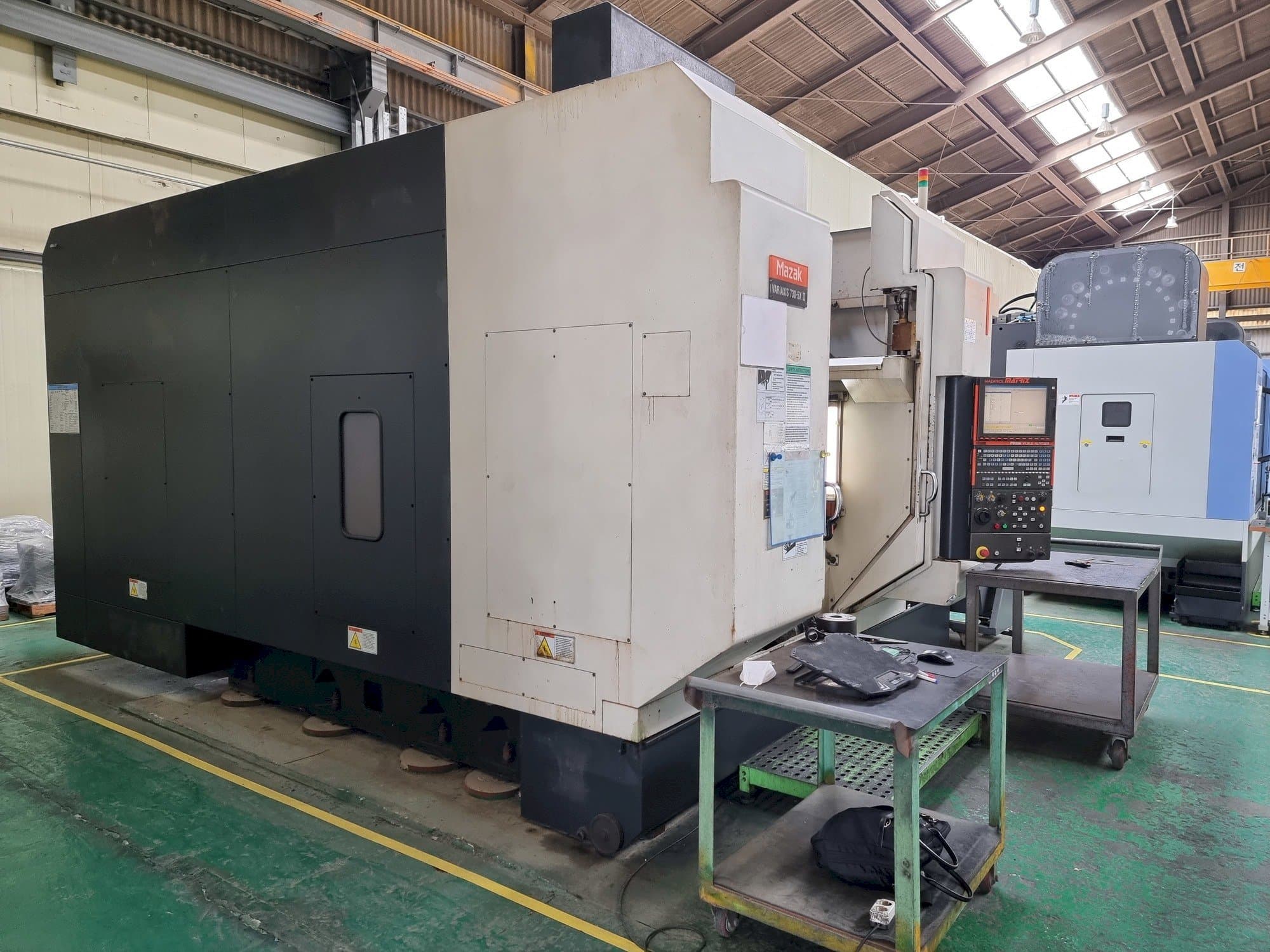 Вид станка Mazak VARIAXIS 730-5X II спереди