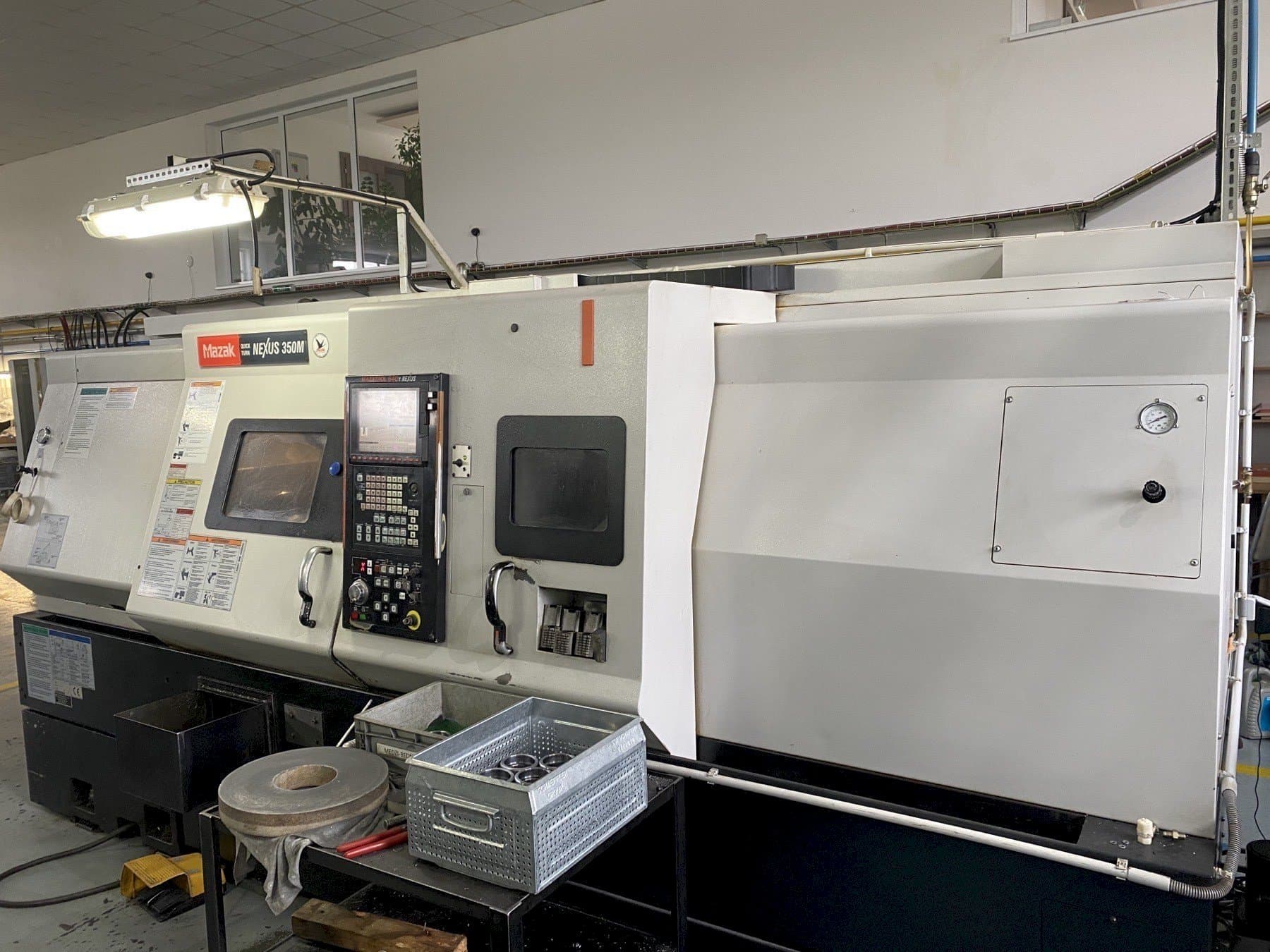 Вид станка Mazak QUICKTURN Nexus 350M спереди