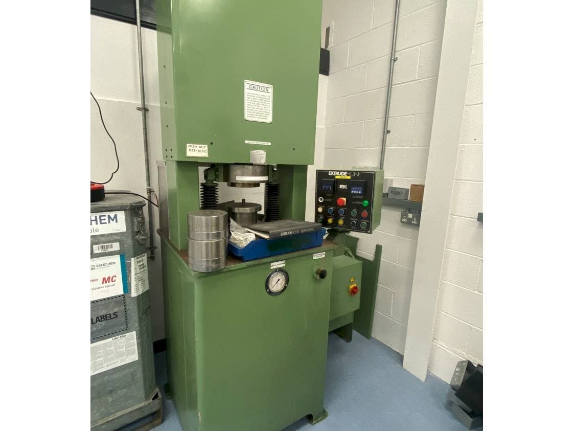 Вид станка Extrude Hone Vector Series спереди