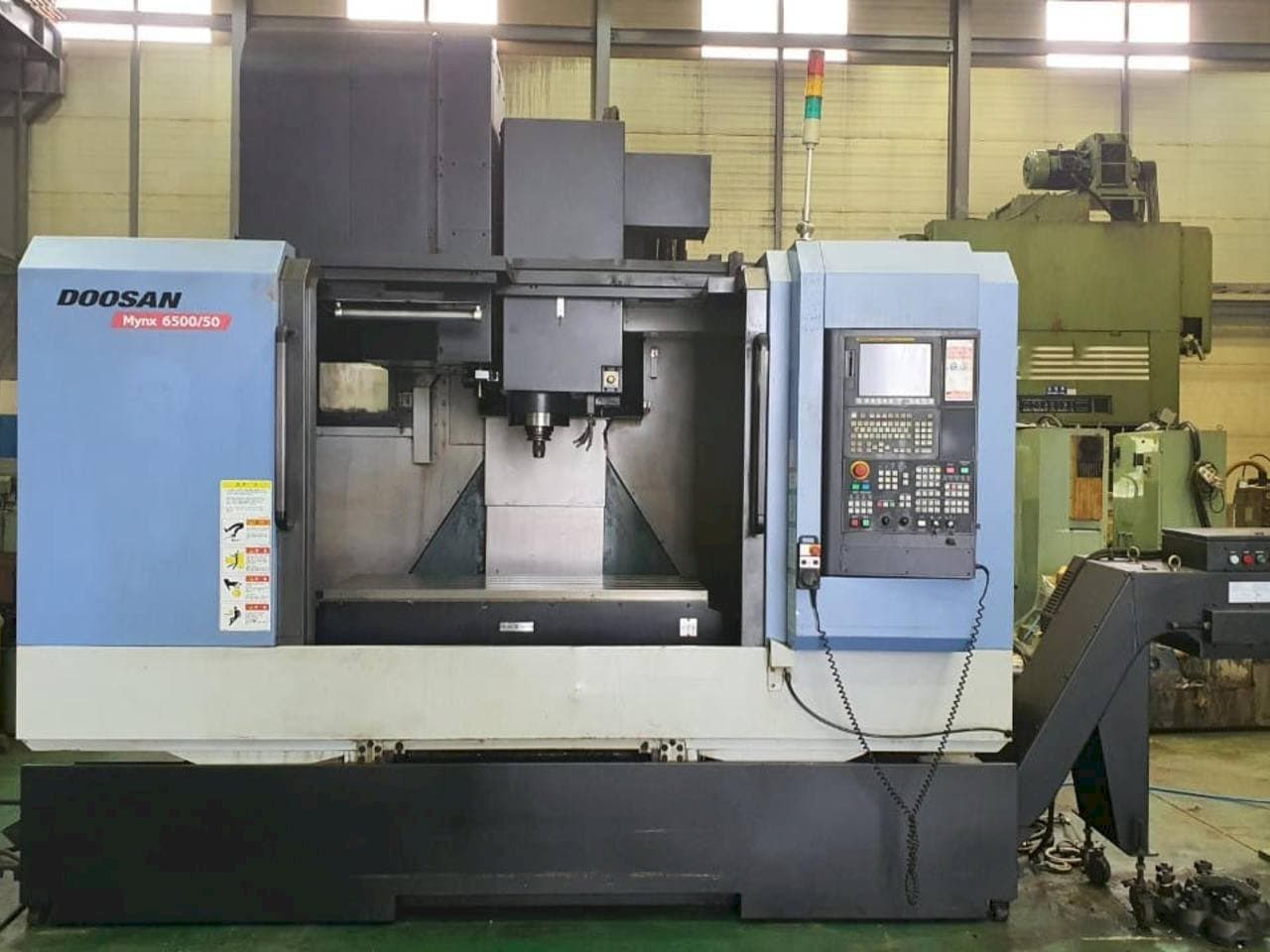 Вид станка Doosan Mynx 6500/50 спереди