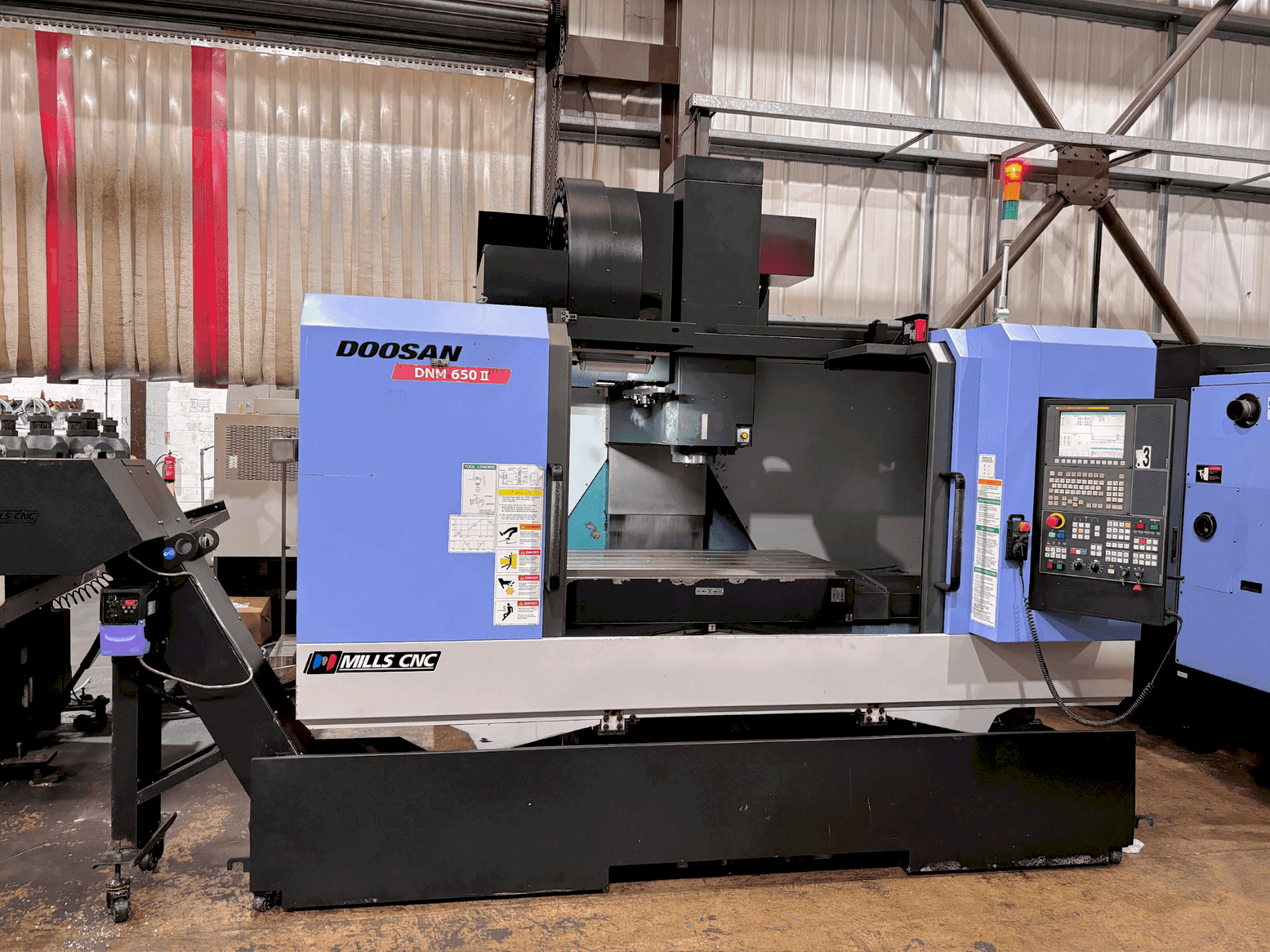 Вид станка DOOSAN DNM 650 II спереди