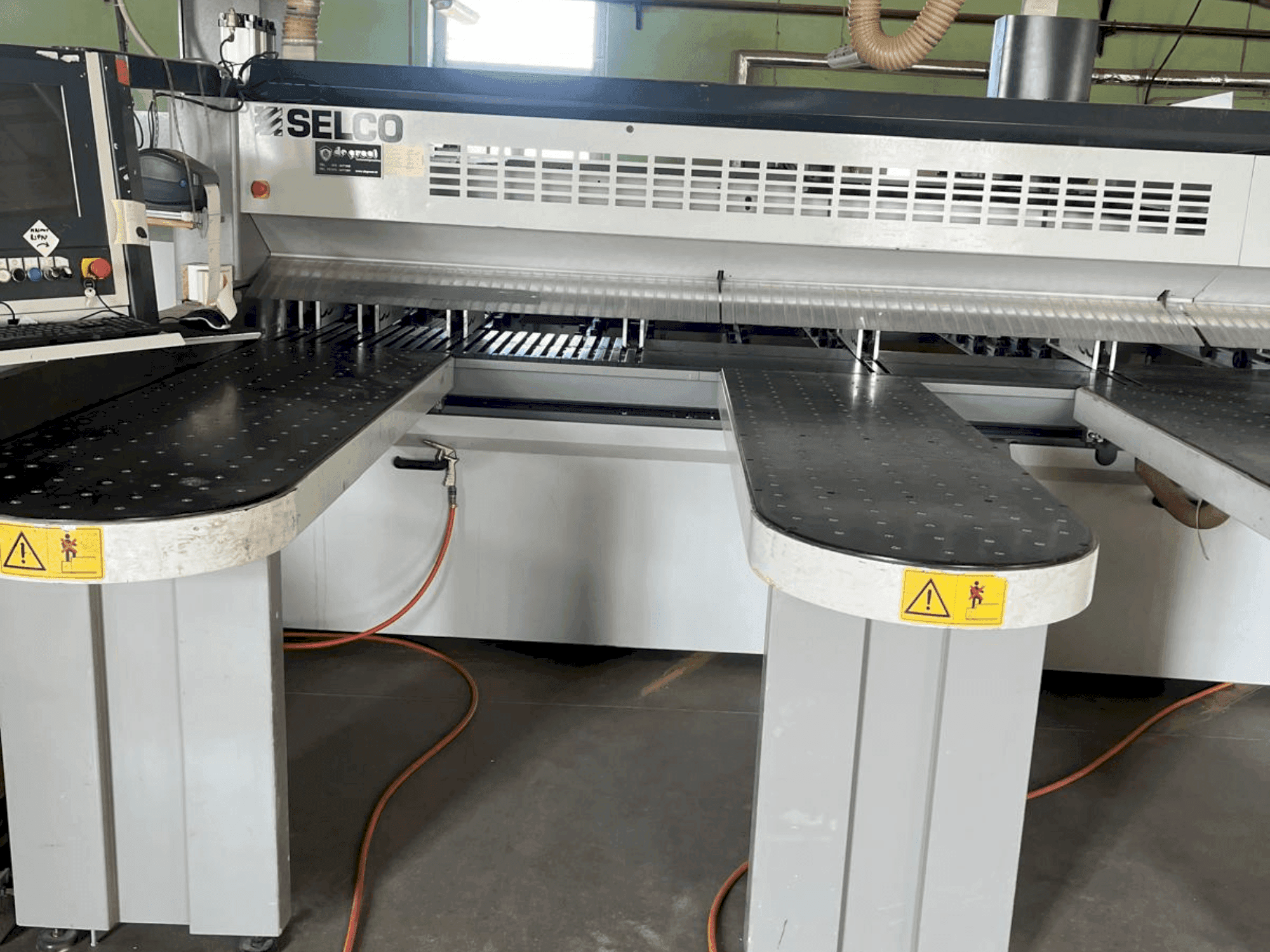 Вид станка SELCO WN750  спереди