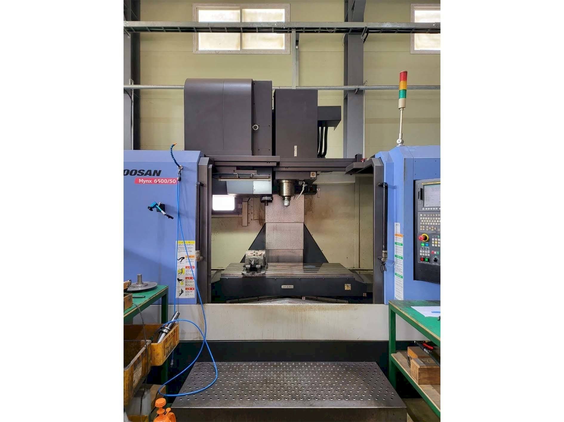 Вид станка Doosan MYNX 6500/50 спереди