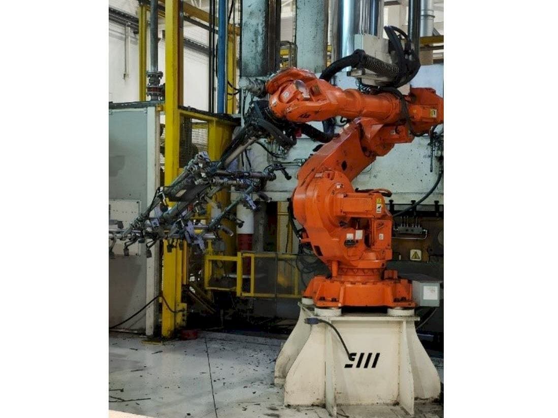 Вид станка ABB IRB 6640-185/2.8 спереди