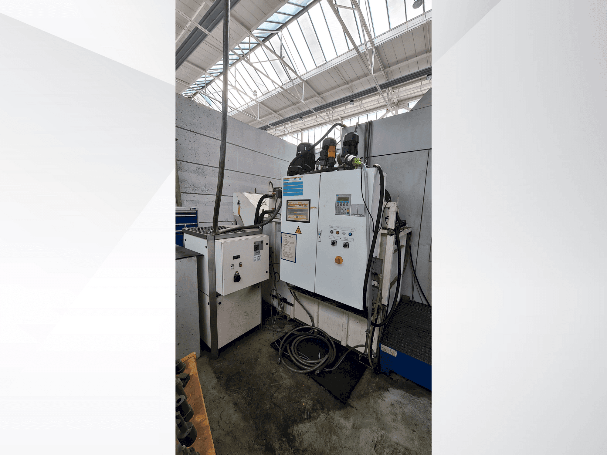 Вид станка OSG EX-CELL-O XS425 спереди