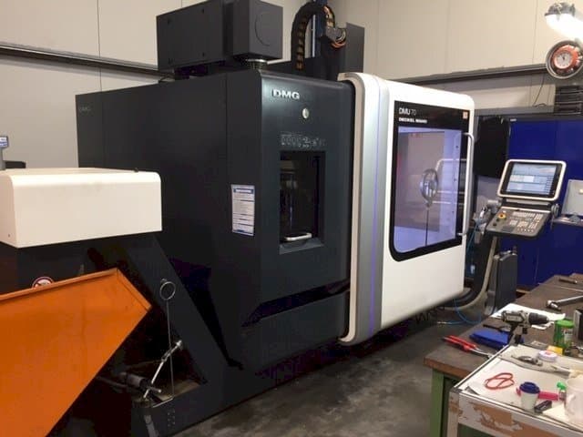 Вид станка DECKEL MAHO DMU 70 спереди