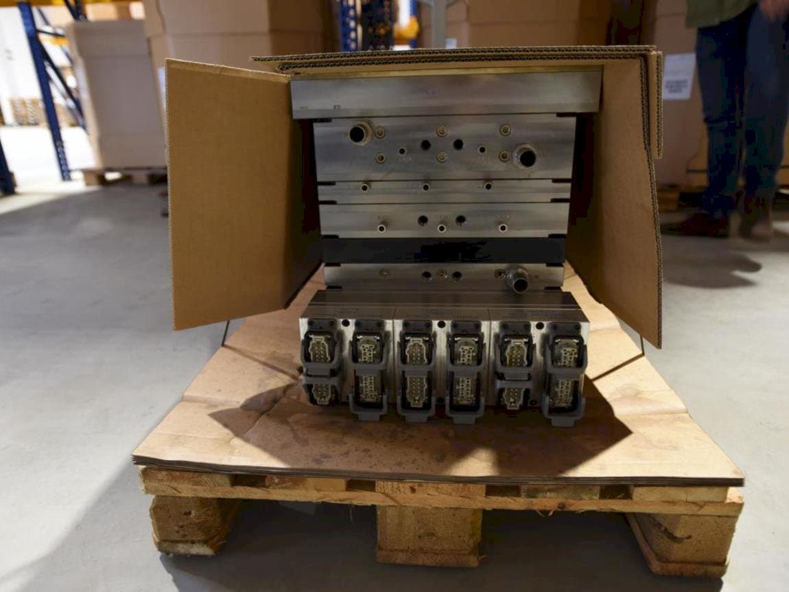 Вид станка HTW PCO 1810 спереди