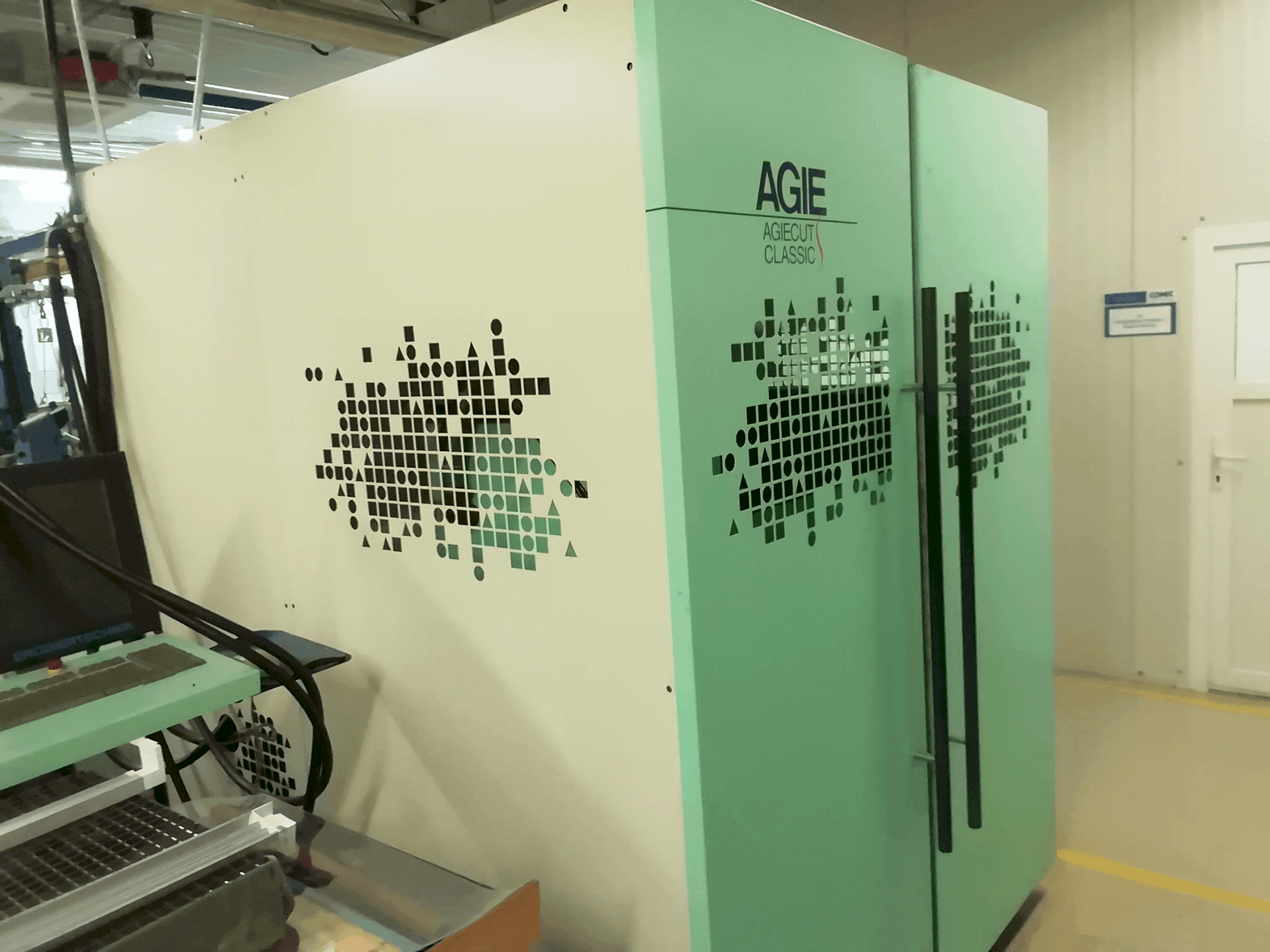 Вид станка AGIE Agiecut  спереди