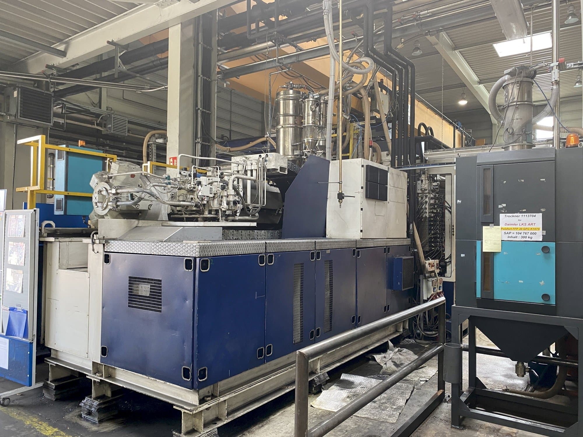 Вид станка Krauss Maffei 1600-8000 MC спереди