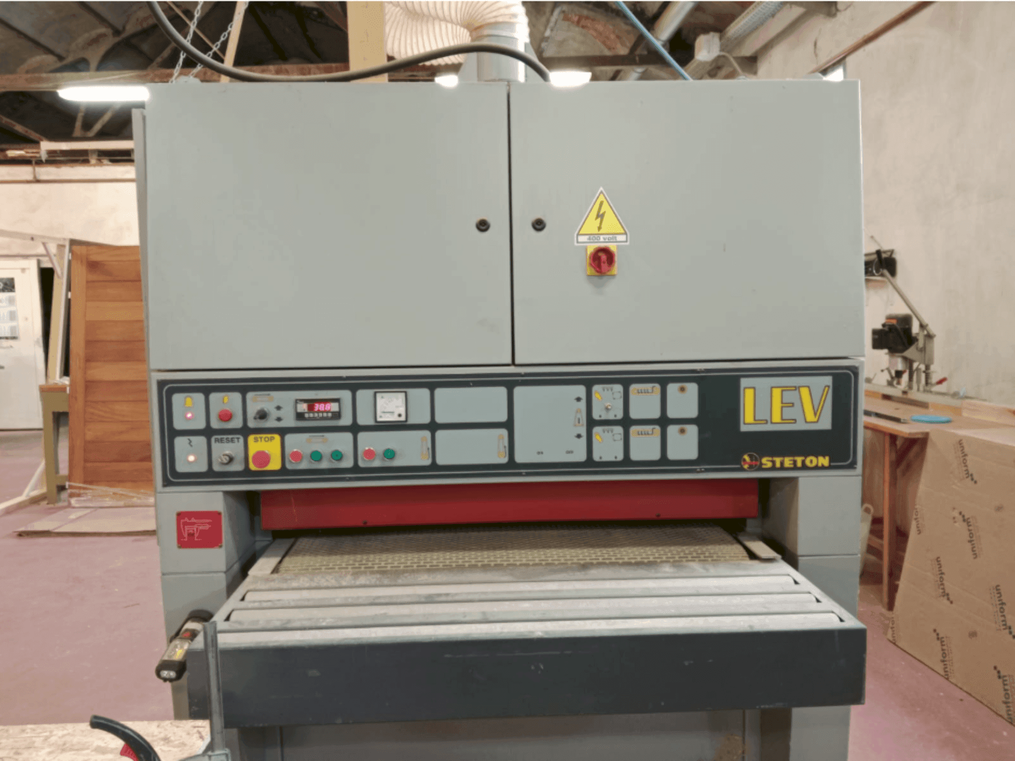 Вид станка STETON LEV2RR спереди