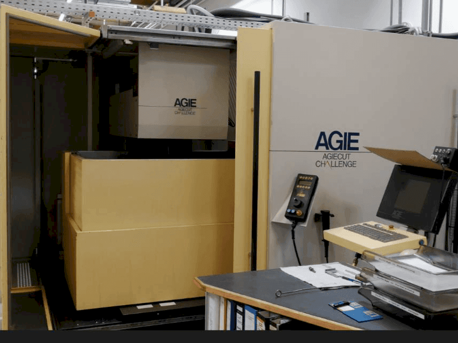 Вид станка AGIE AGIECUT CHALLENGE 3 спереди