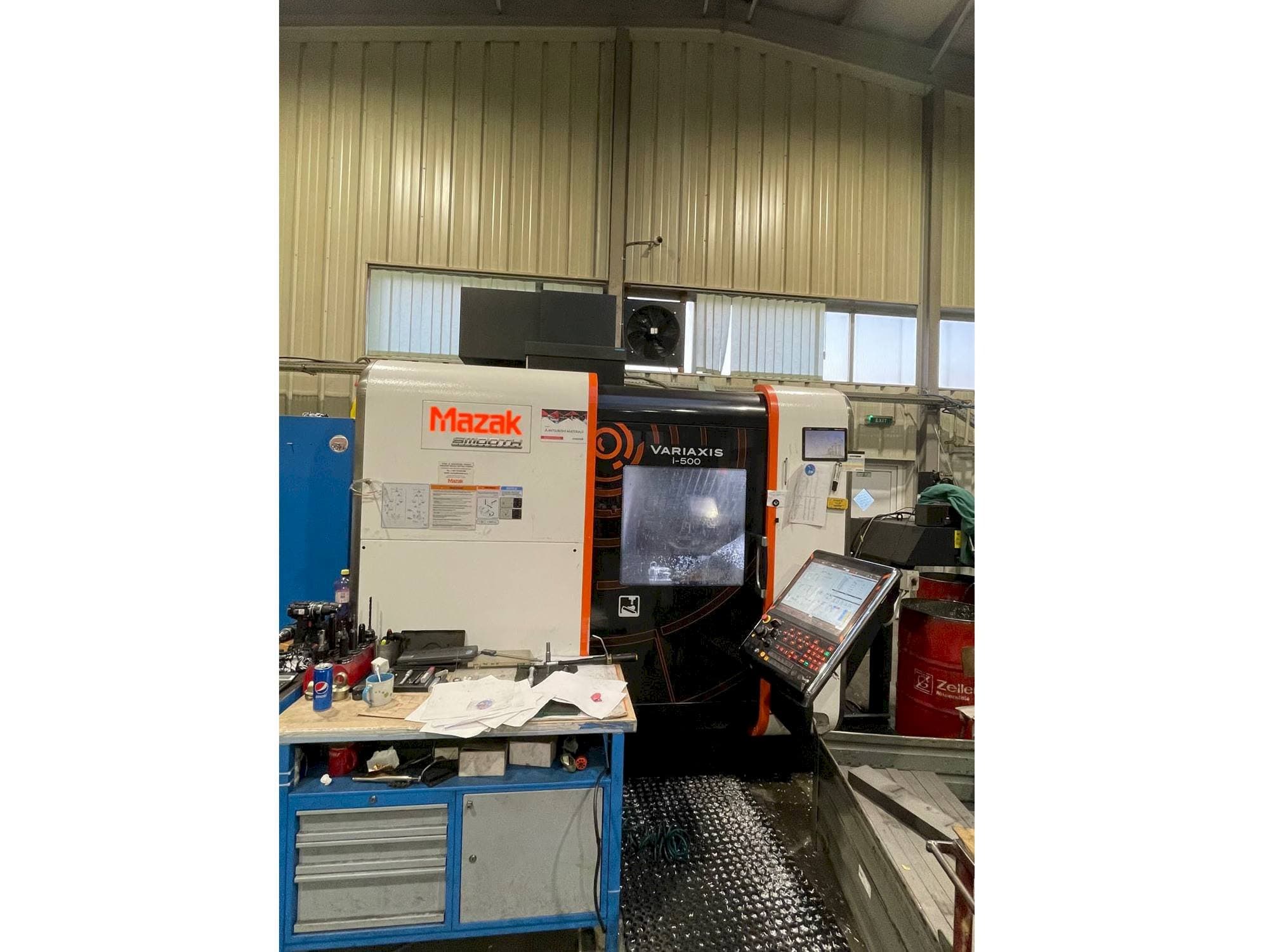 Вид станка Mazak Variaxis i-500 спереди