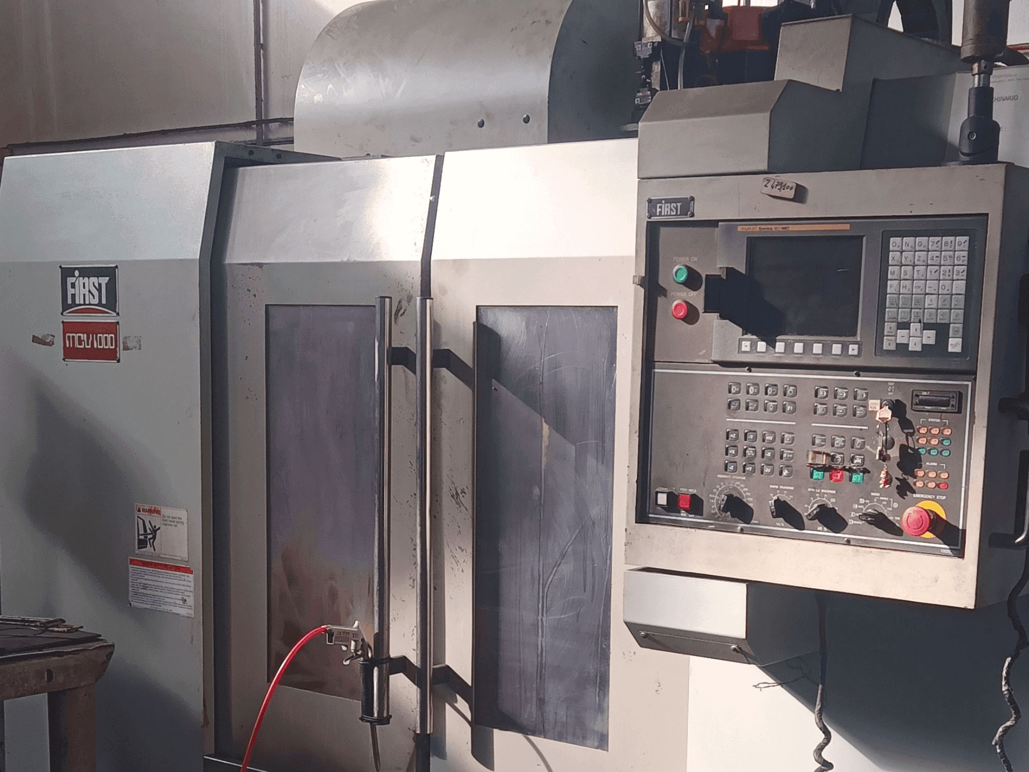 Вид станка FIRST MCV-100 спереди