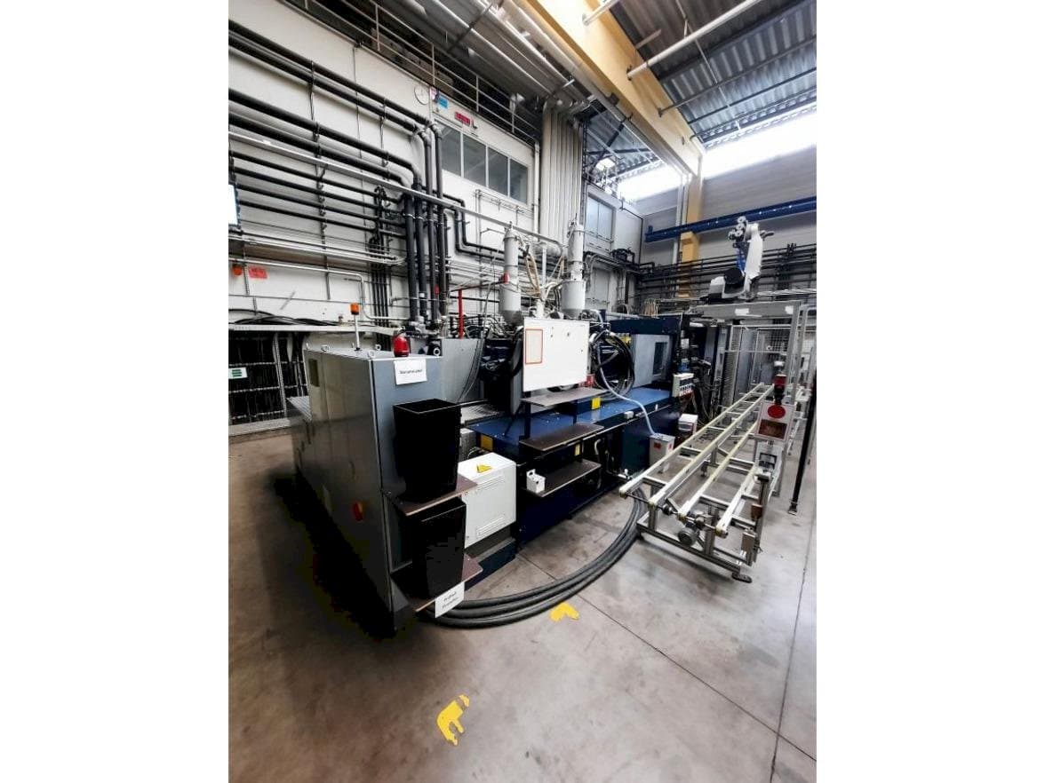 Вид станка Battenfeld HM13000/9200/7700 спереди