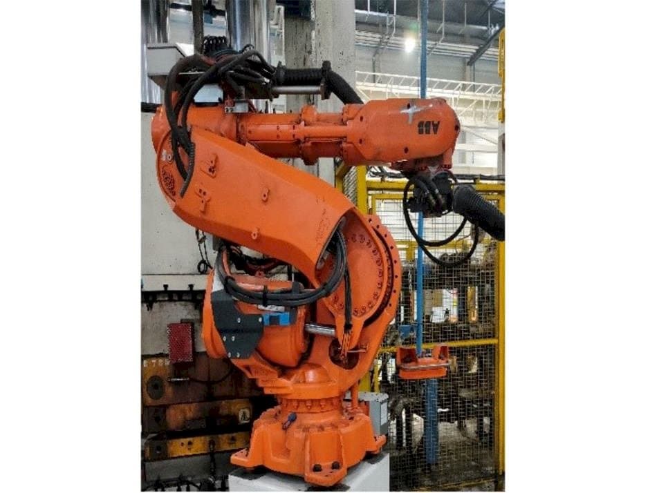 Вид станка ABB IRB 6640-185/2.8 спереди