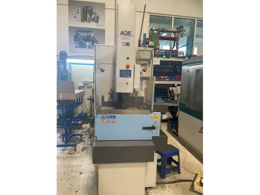 Вид станка AGIE Agietron Compact 1  спереди