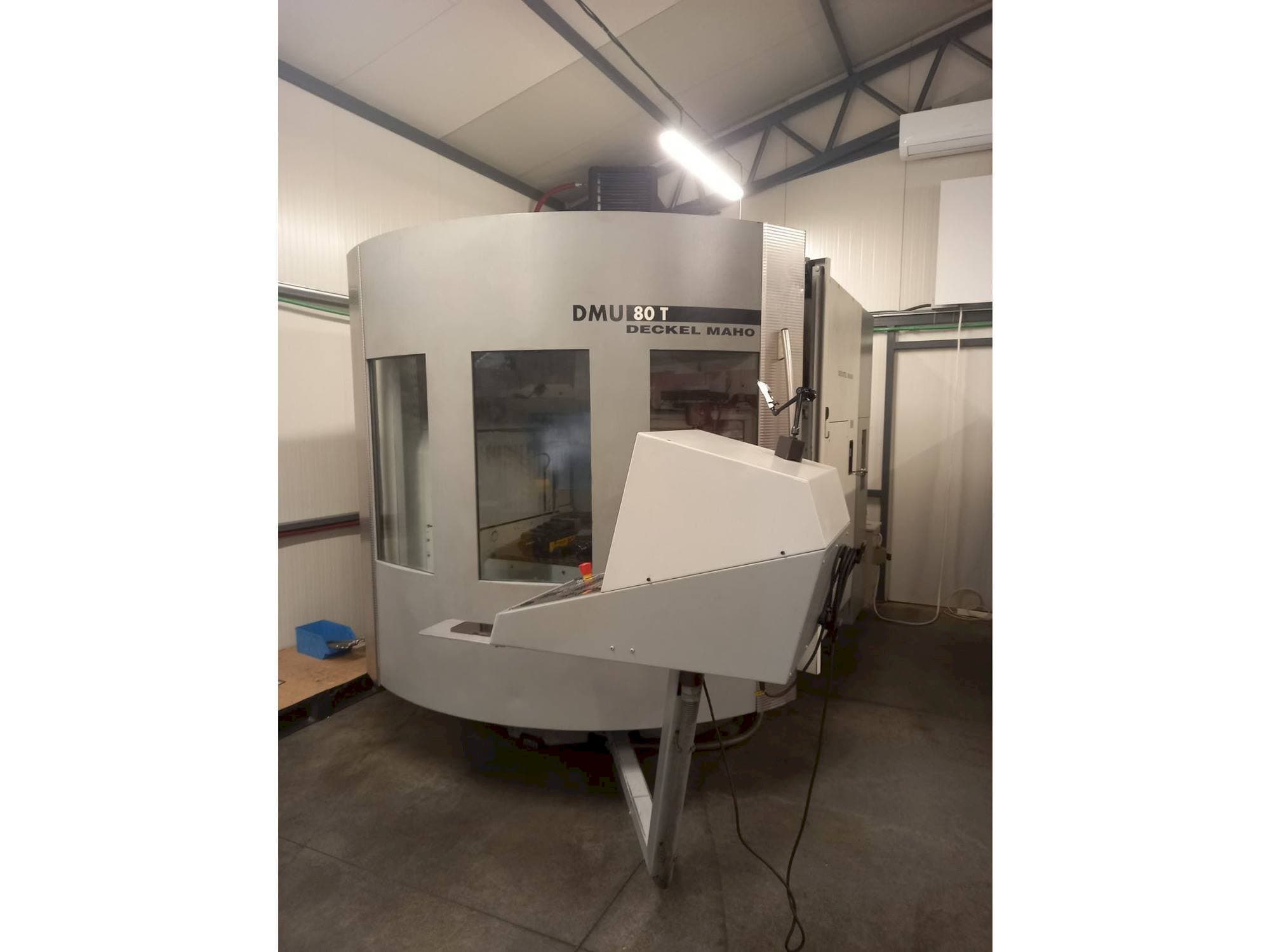 Вид станка DECKEL MAHO DMU 80T  спереди