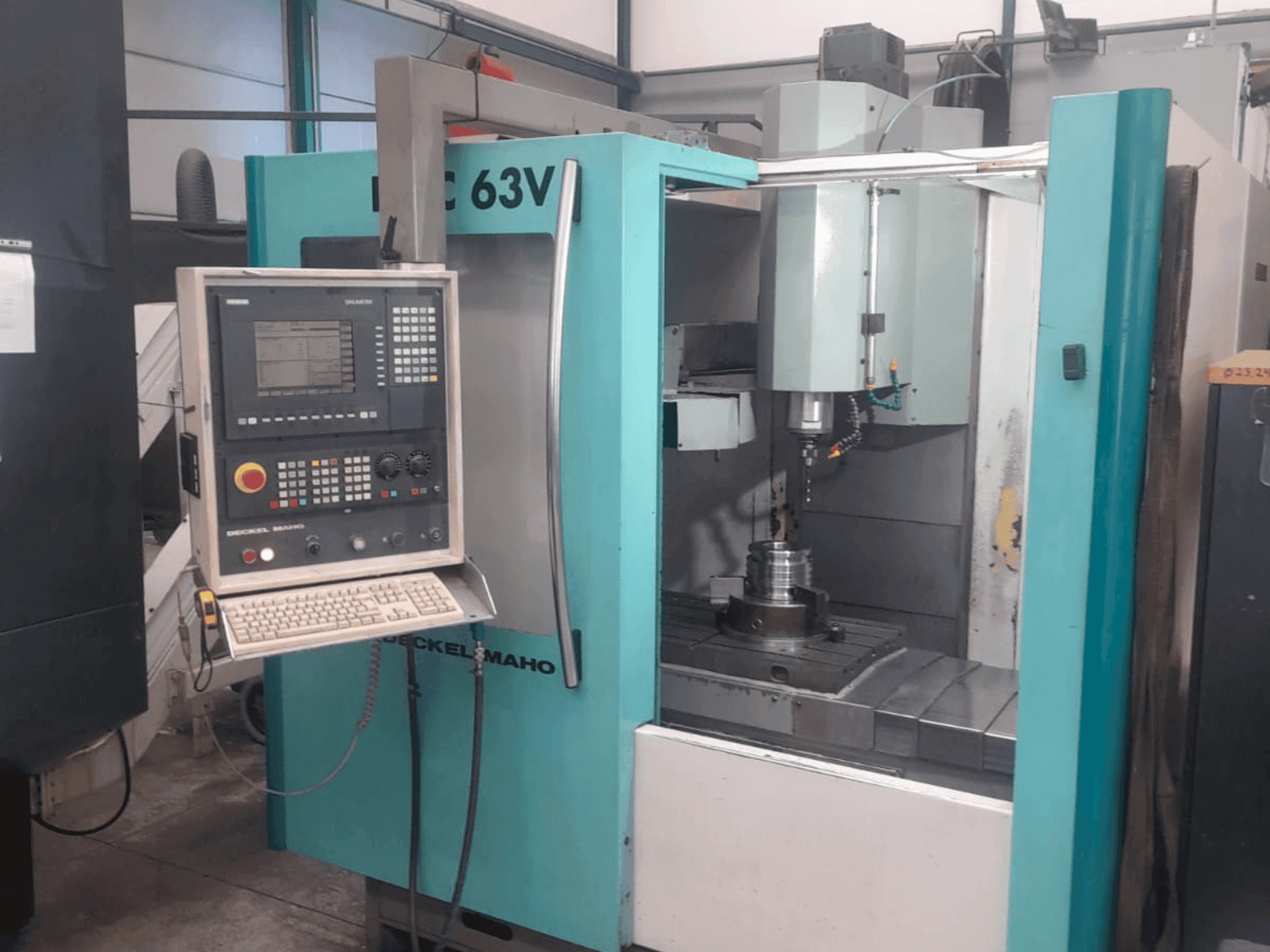 Вид станка DECKEL DMC-63V спереди