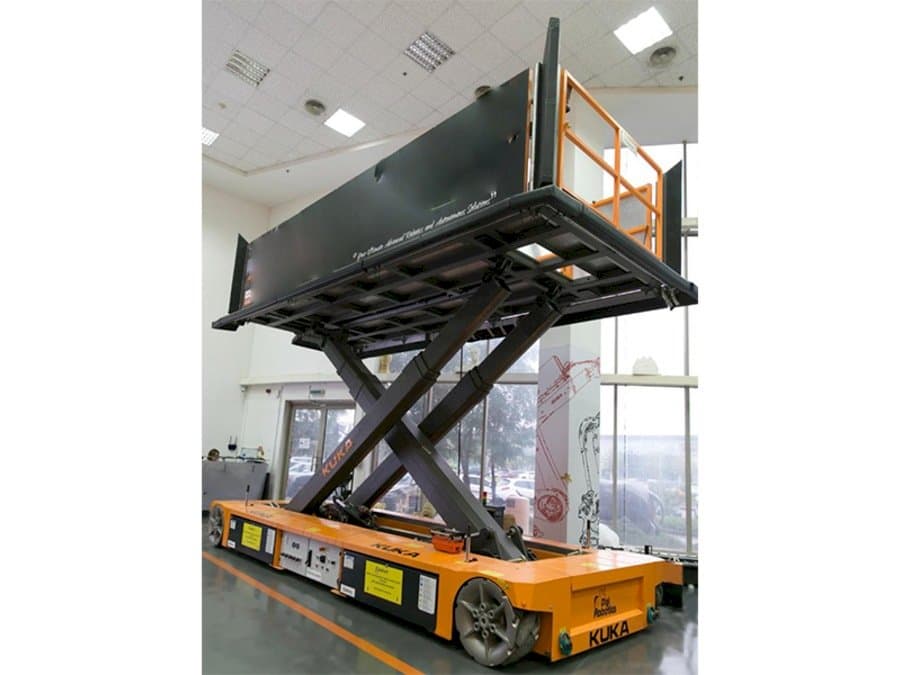 Вид станка KUKA KoM TL-3 E575 1000  спереди