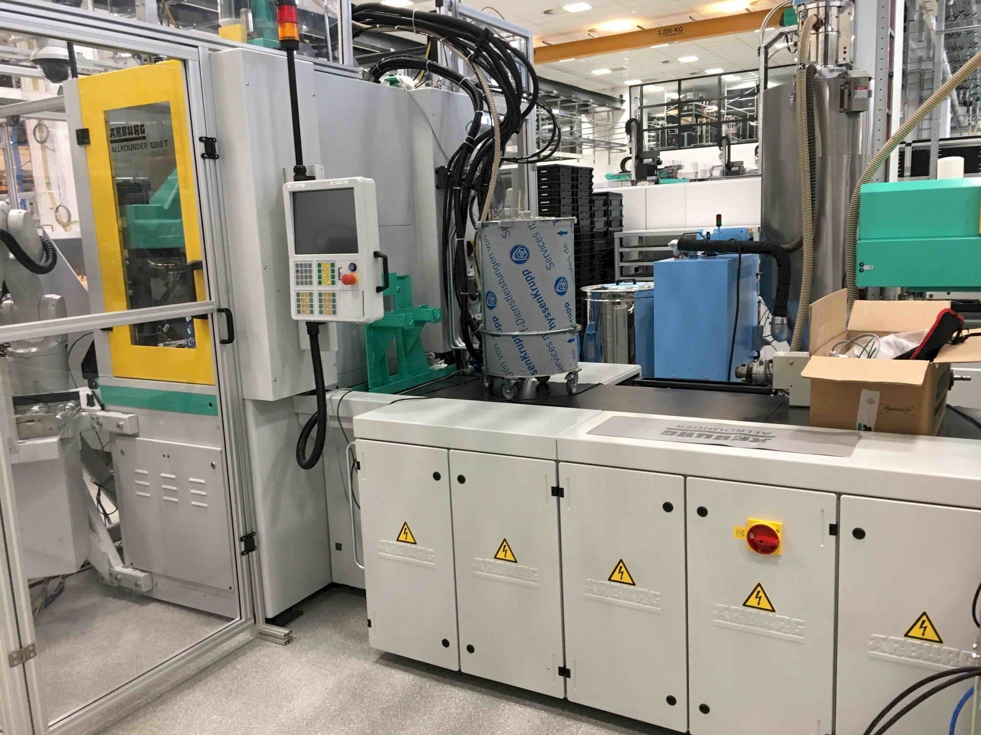 Вид станка Arburg ALLROUNDER 1200 T 800 - 70 (2017) спереди