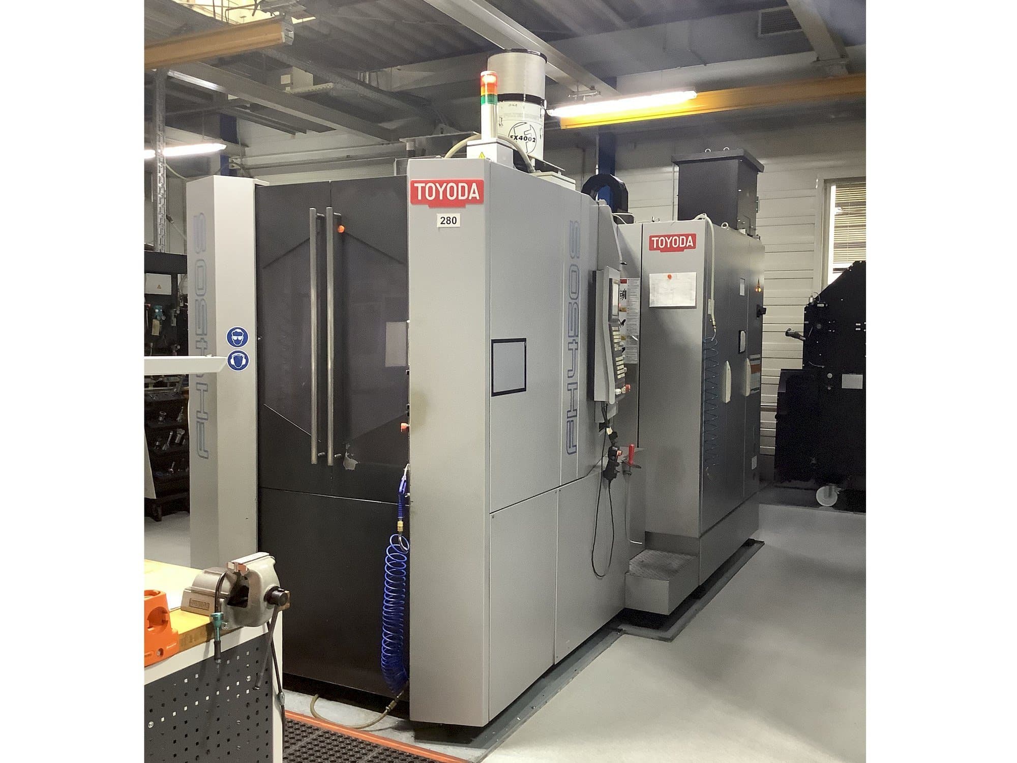 Вид станка TOYODA FH 450S спереди